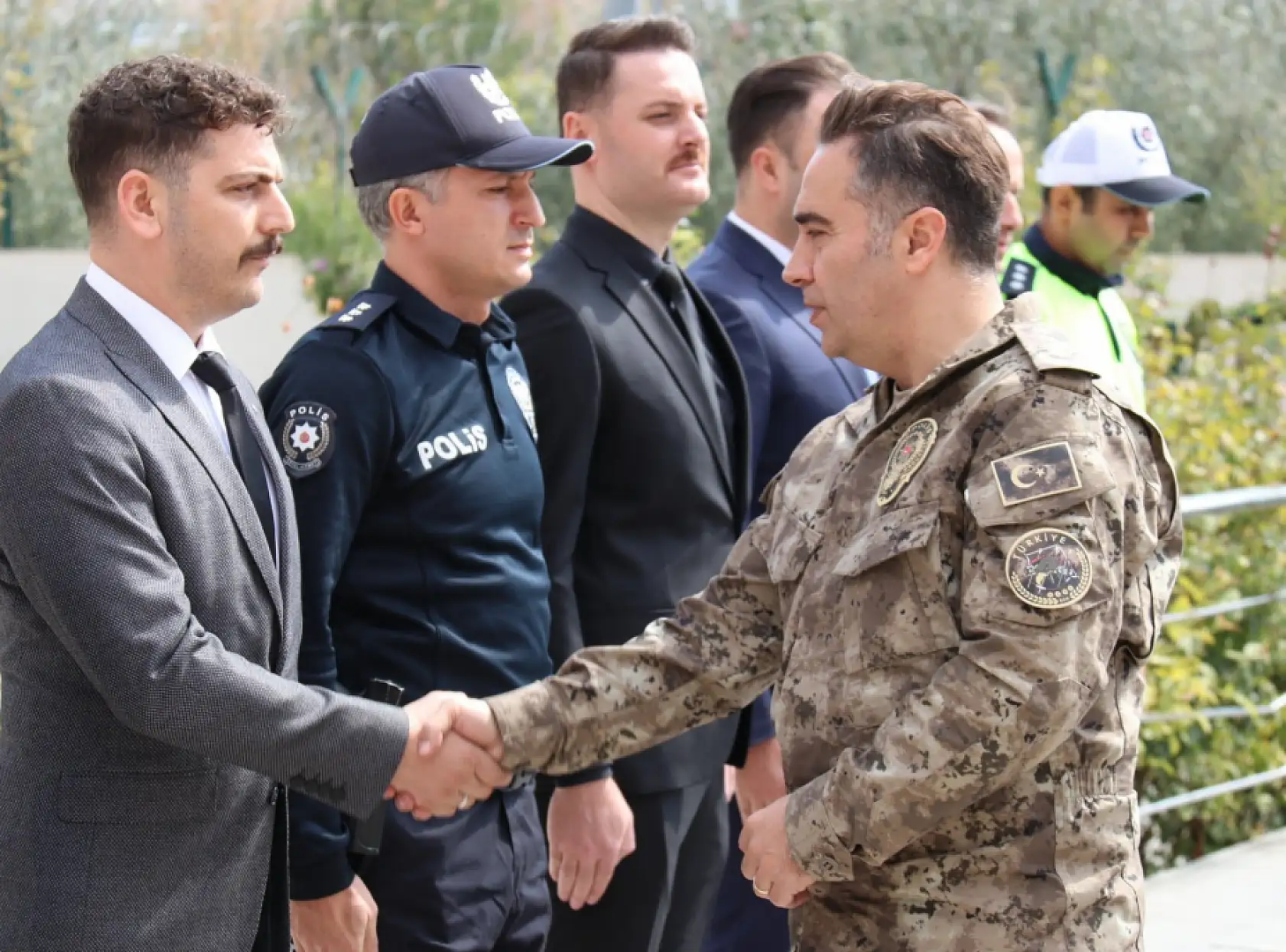 Müdür Önder, sınır ilçesi Doğubayazıt'ta çalışmaları yerinde inceledi