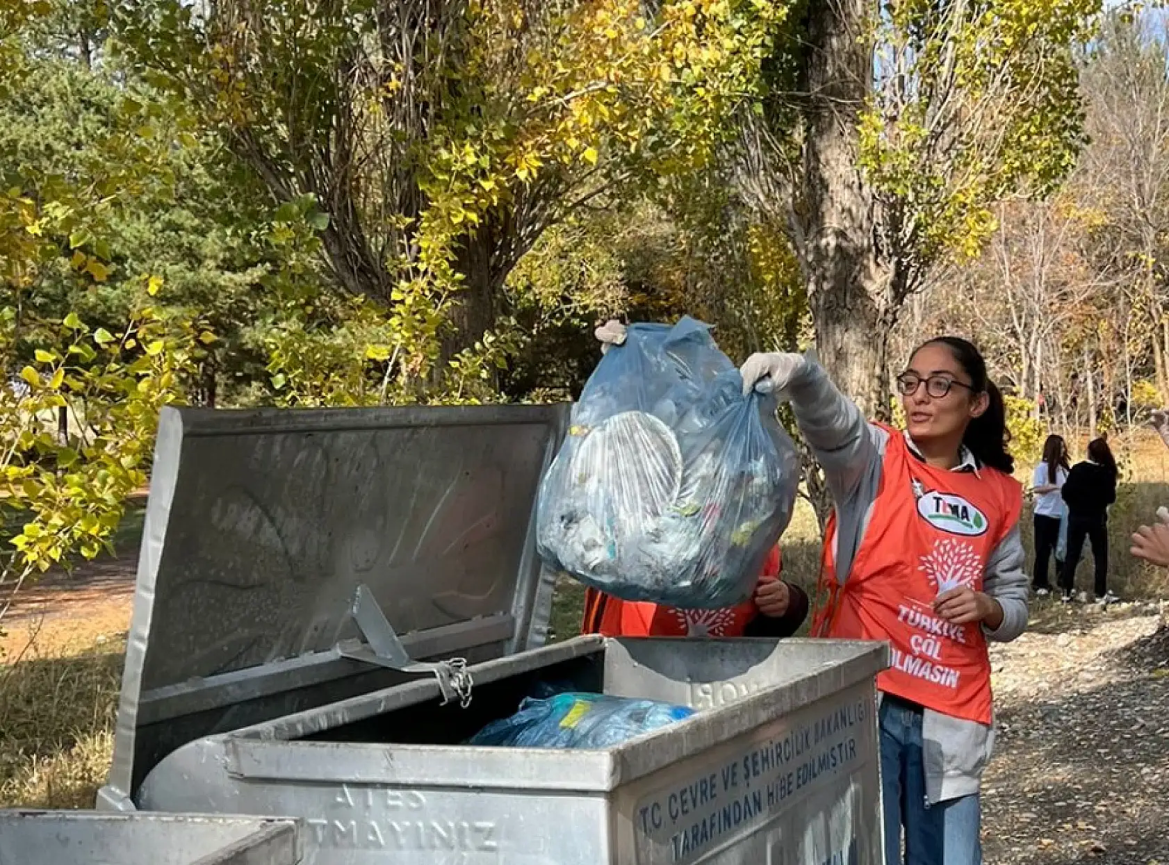Tema Vakfı ve öğrenciler Ağrı'da çevreyi temizledi, doğaya sahip çıktı