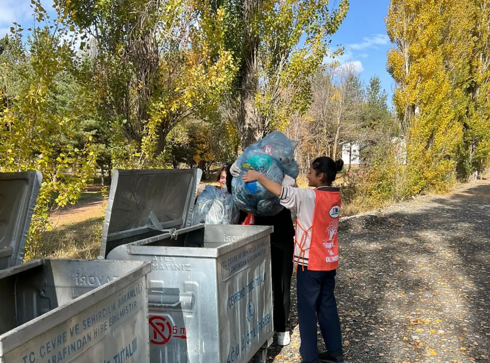 Tema Vakfı ve öğrenciler Ağrı'da çevreyi temizledi, doğaya sahip çıktı