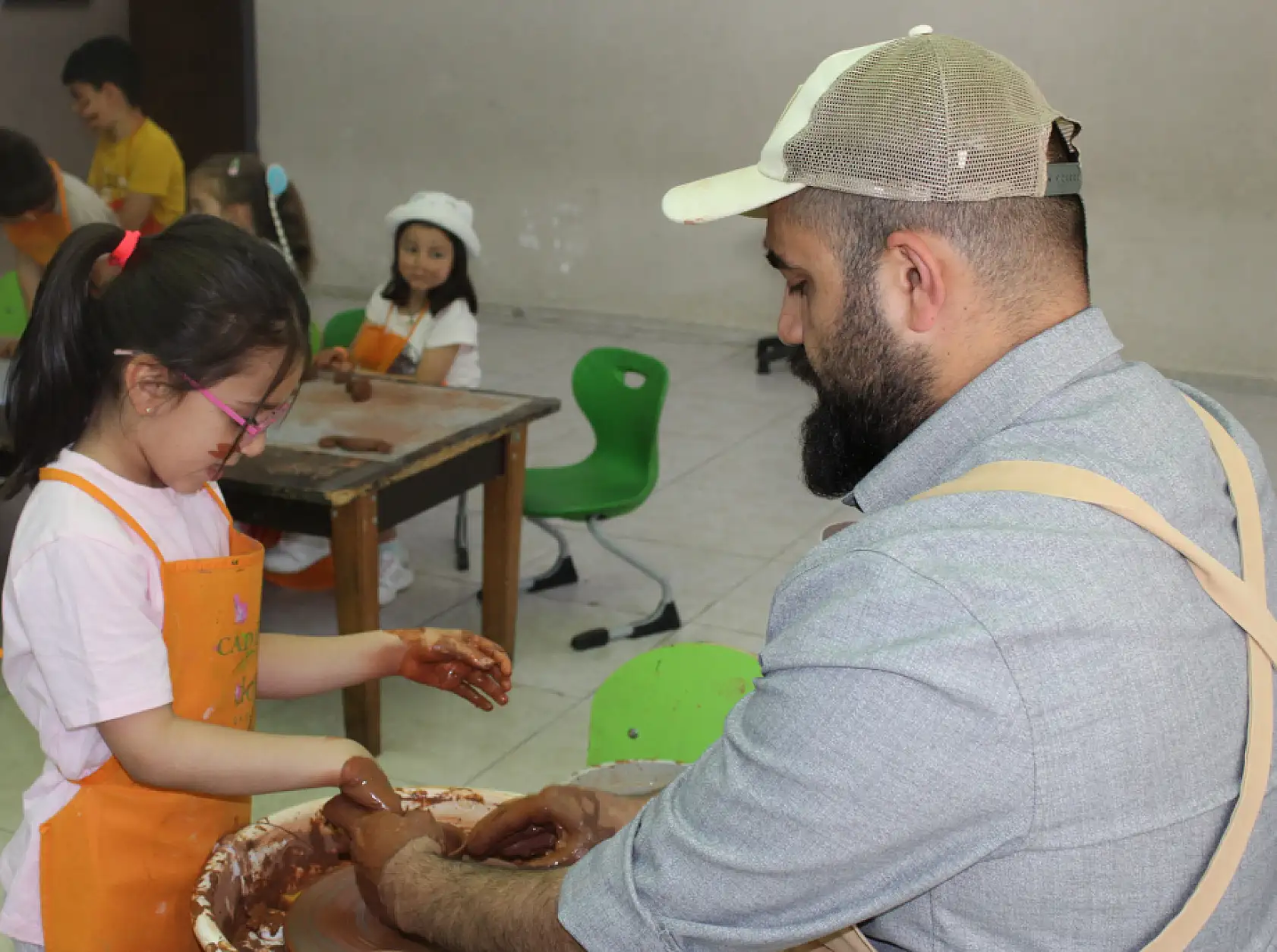 Ağrı Doğa Koleji öğrencileri, çömlek sanatıyla geleneksel kültürü tanıdı