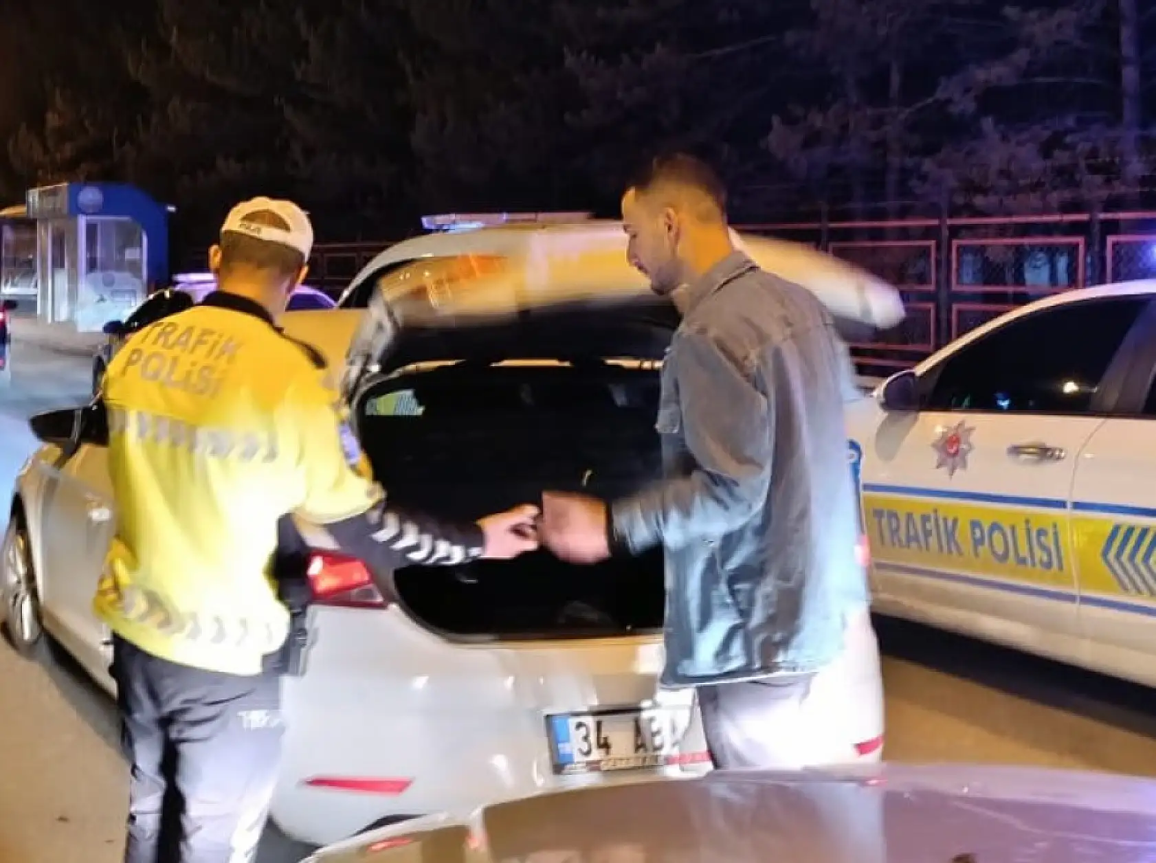 Ağrı'da trafik polisleri bayramda can güvenliği için nöbetteydi