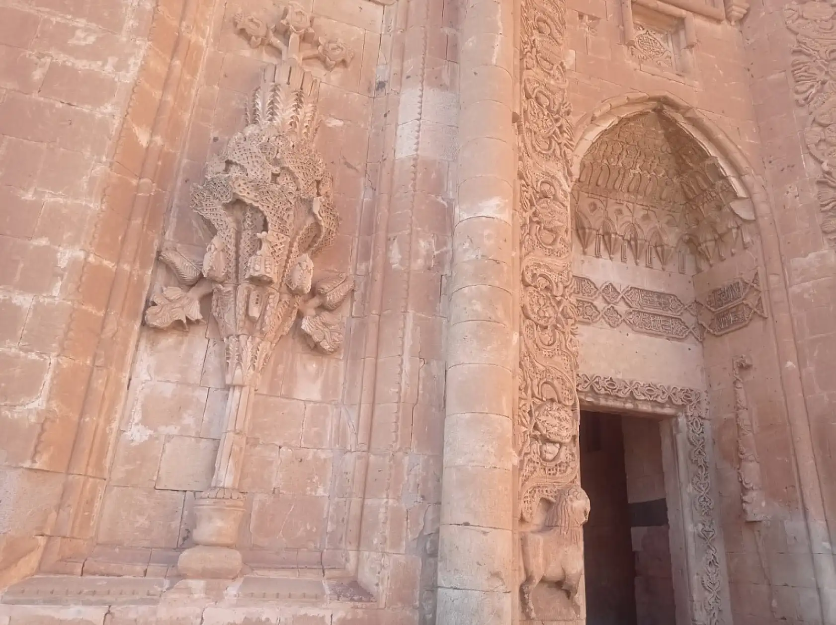 Tarihi mirasın kapısı: İshak Paşa Sarayı'nın ikinci avlusu