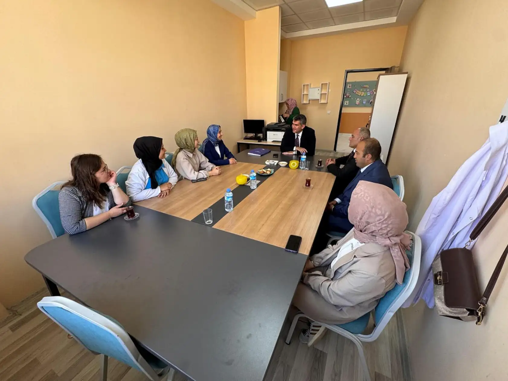 Diyadin Kaymakamı Korkusuz, öğrencilerin okul heyecanını paylaştı