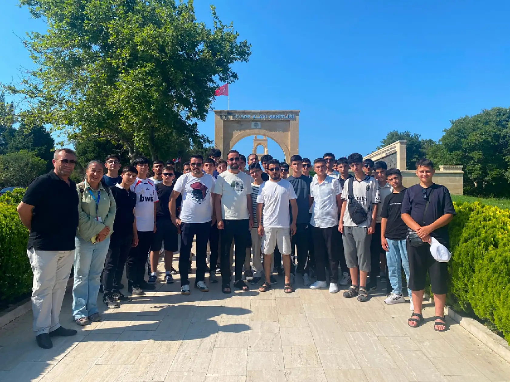 Ağrı'da tarihi yolculuğun ilk kafilesi döndü: 320 öğrenci unutulmaz anılarla kente ulaştı