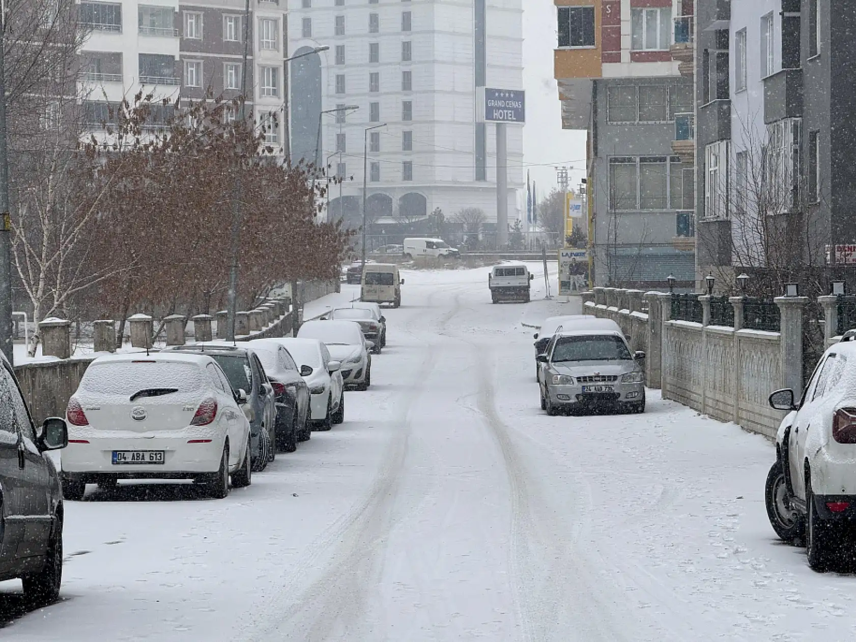 Ağrı'da kar kendini yeniden gösterdi
