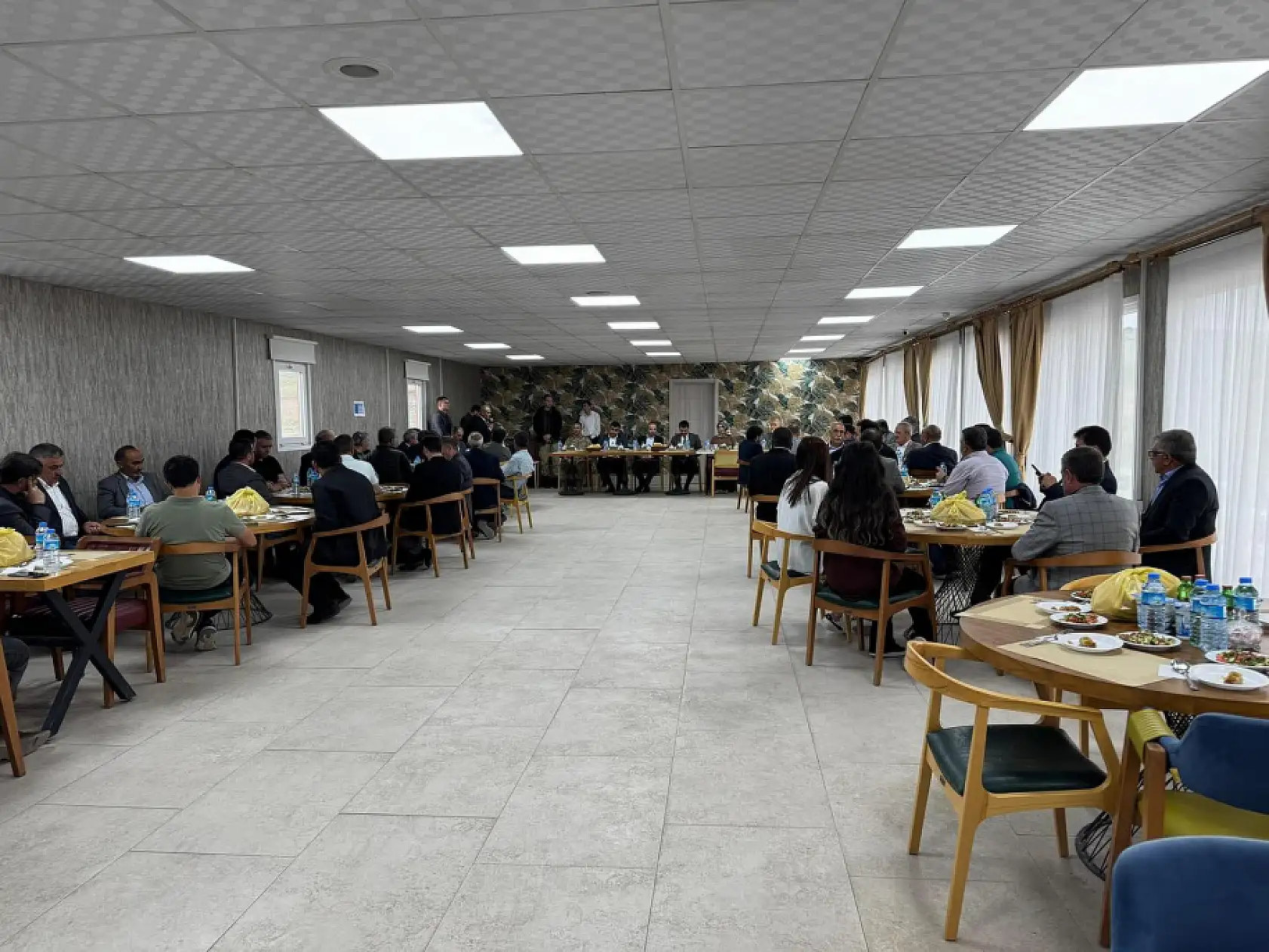 Diyadin'de duygusal veda: Kaymakam Karali Çanakkale'ye uğurlandı