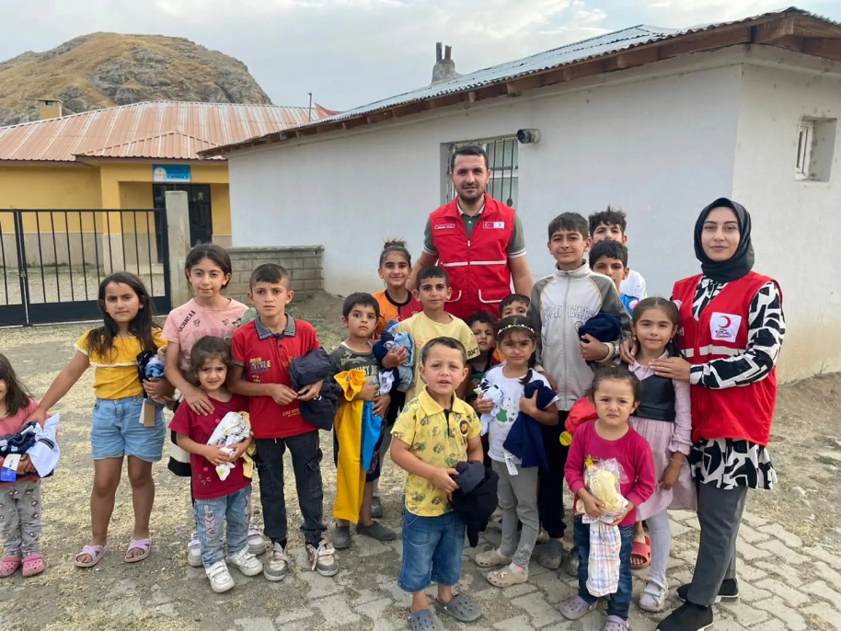 Gümüşyazı ve Başçavuş köylerinde Kızılay sevinci
