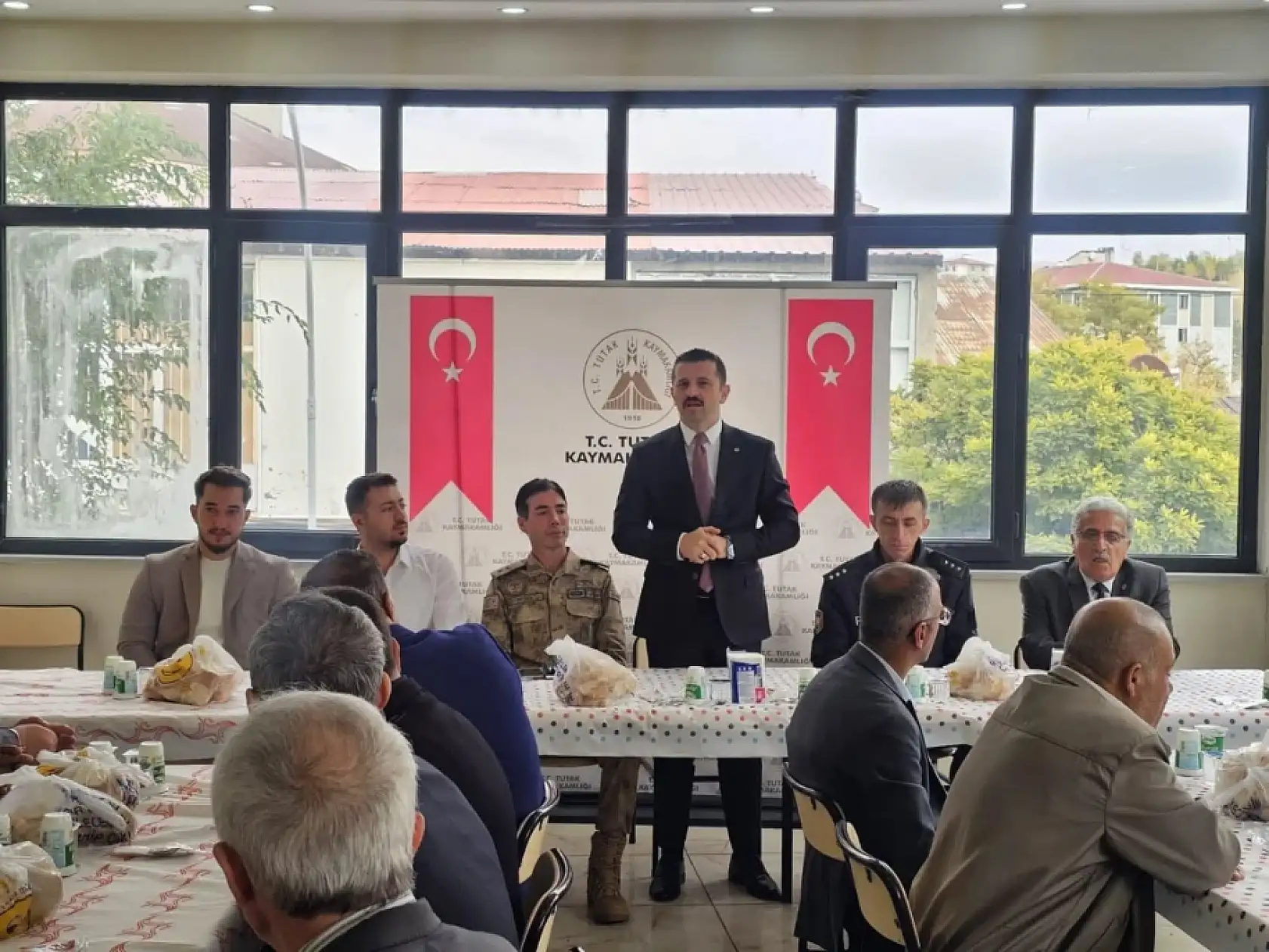 Tutak'ta muhtarlar günü buluşmasında samimi anlar yaşandı