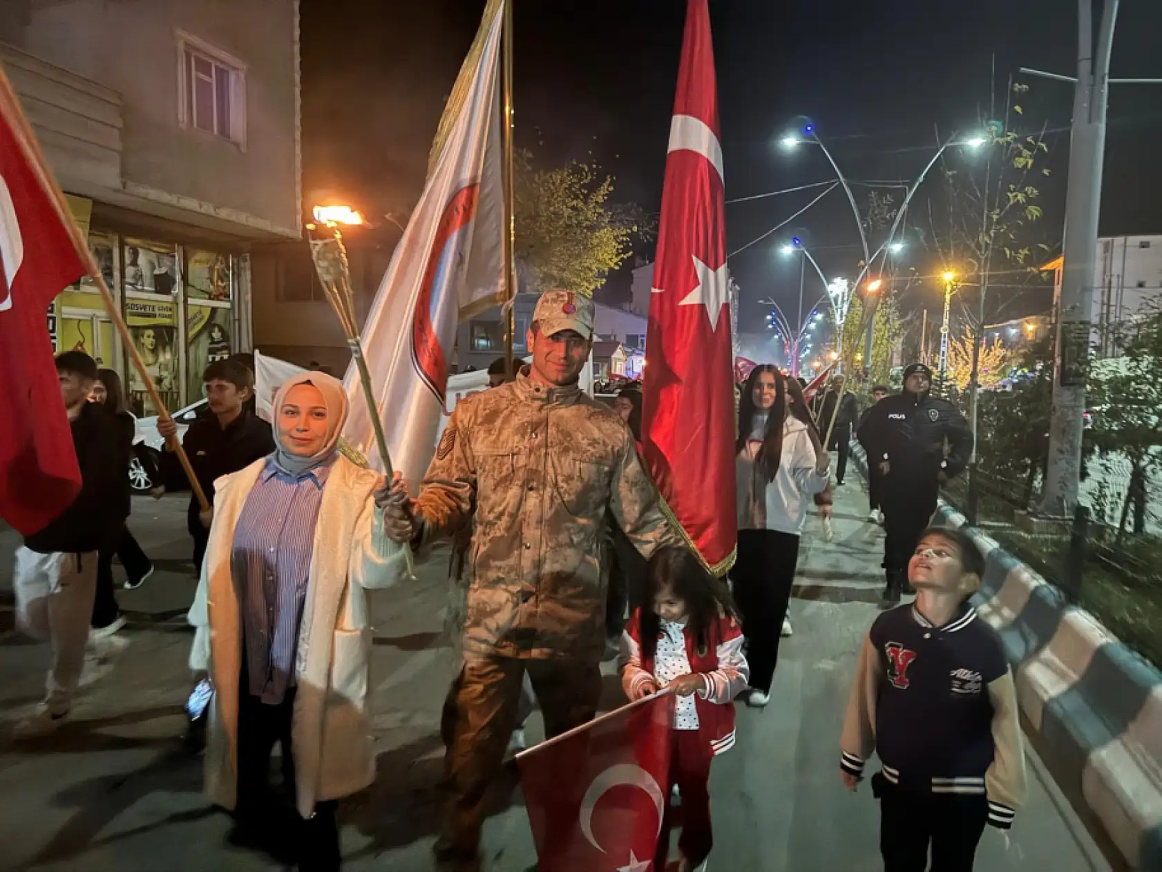 Taşlıçay'da Cumhuriyet Bayramı coşkusu, Fener Alayı yürüyüşüyle taçlandı