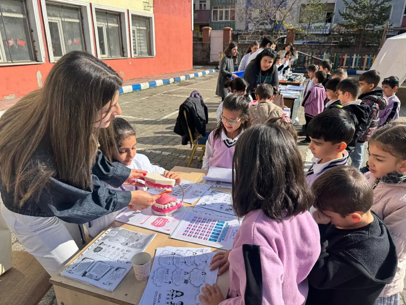 Ağrı'da öğrenciler sağlıklı yaşamla buluştu, oyunlarla öğrendi