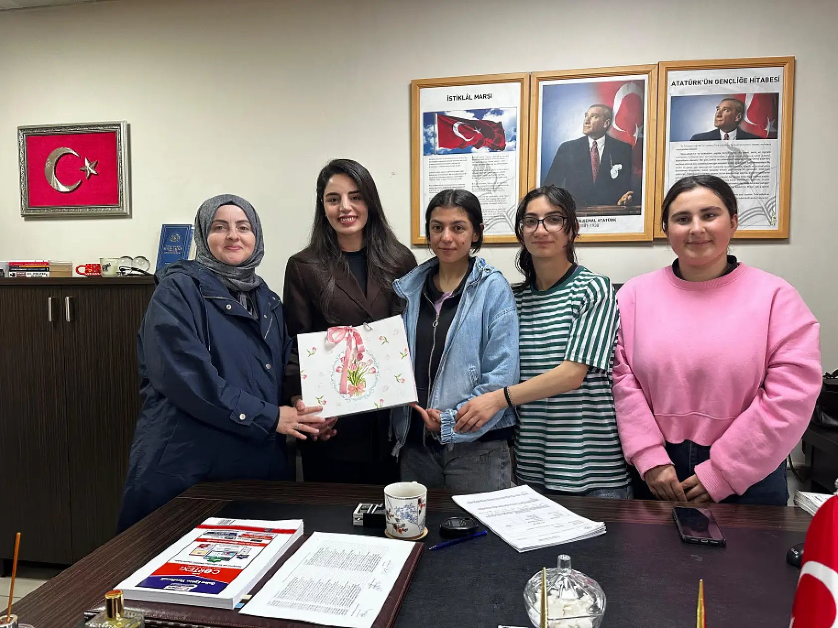 Ağrı'da minik marifetli eller anneler için çalıştı