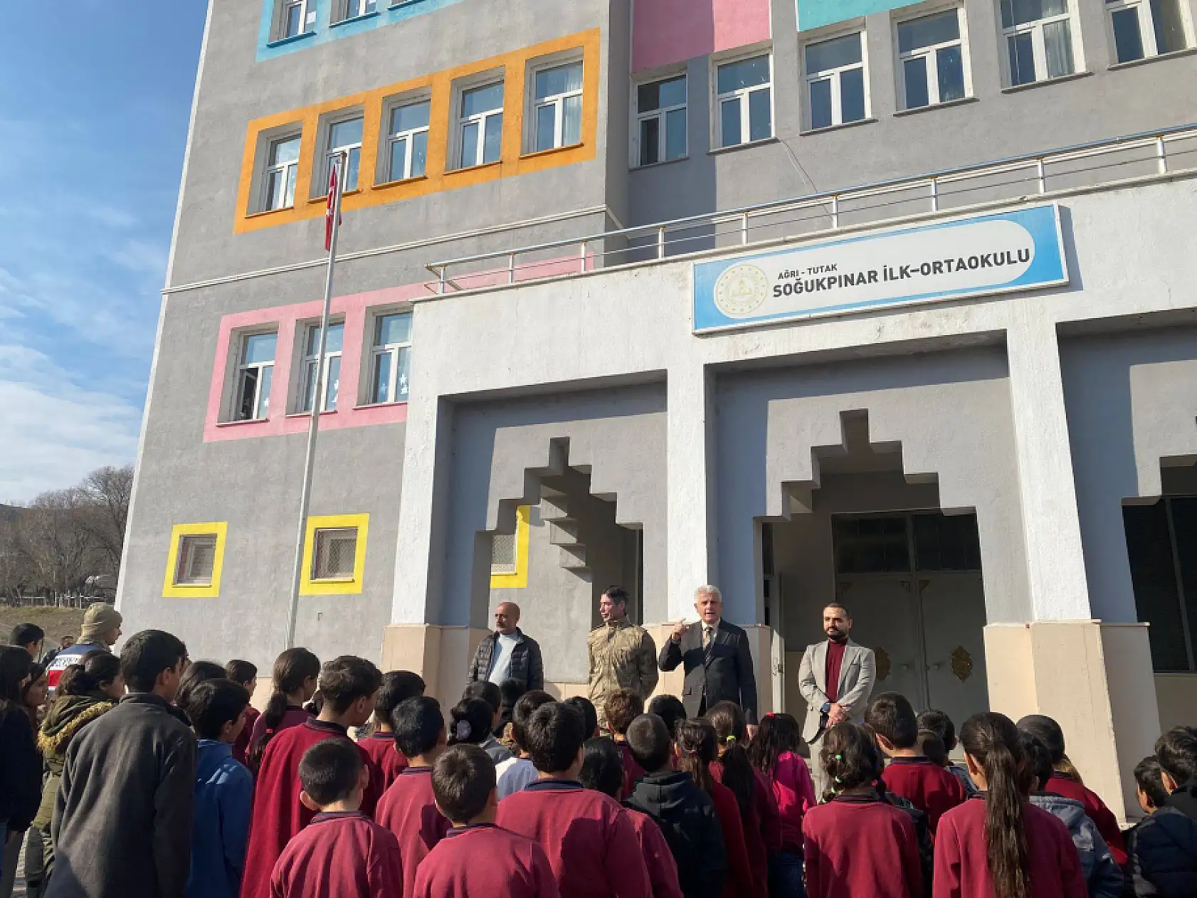 Tutak'ta kadınların güvenliği için KADES uygulaması velilere anlatıldı