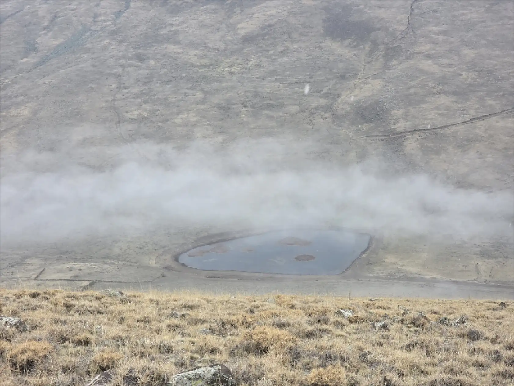 Aras Dağları'nda kar ve sis buluştu