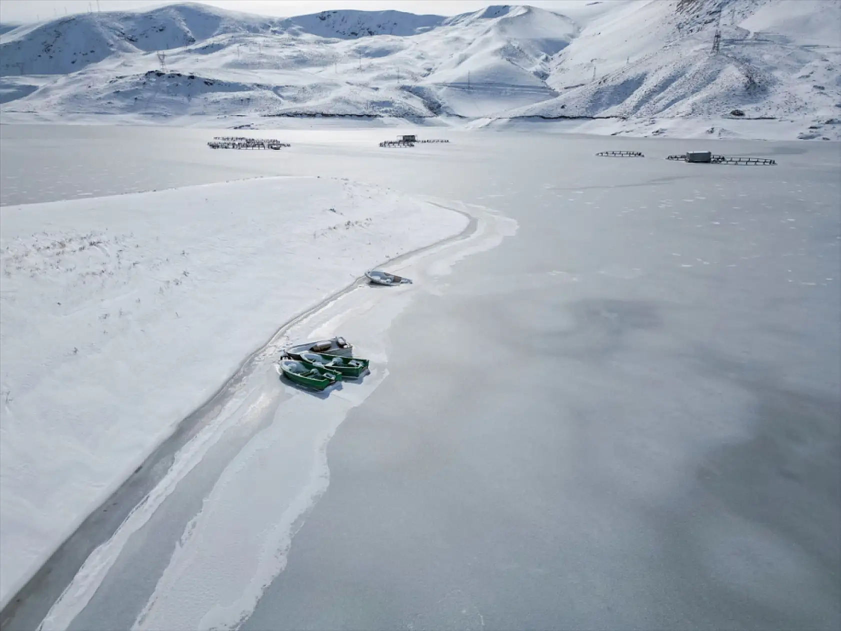 Zernek Barajı tamamen dondu