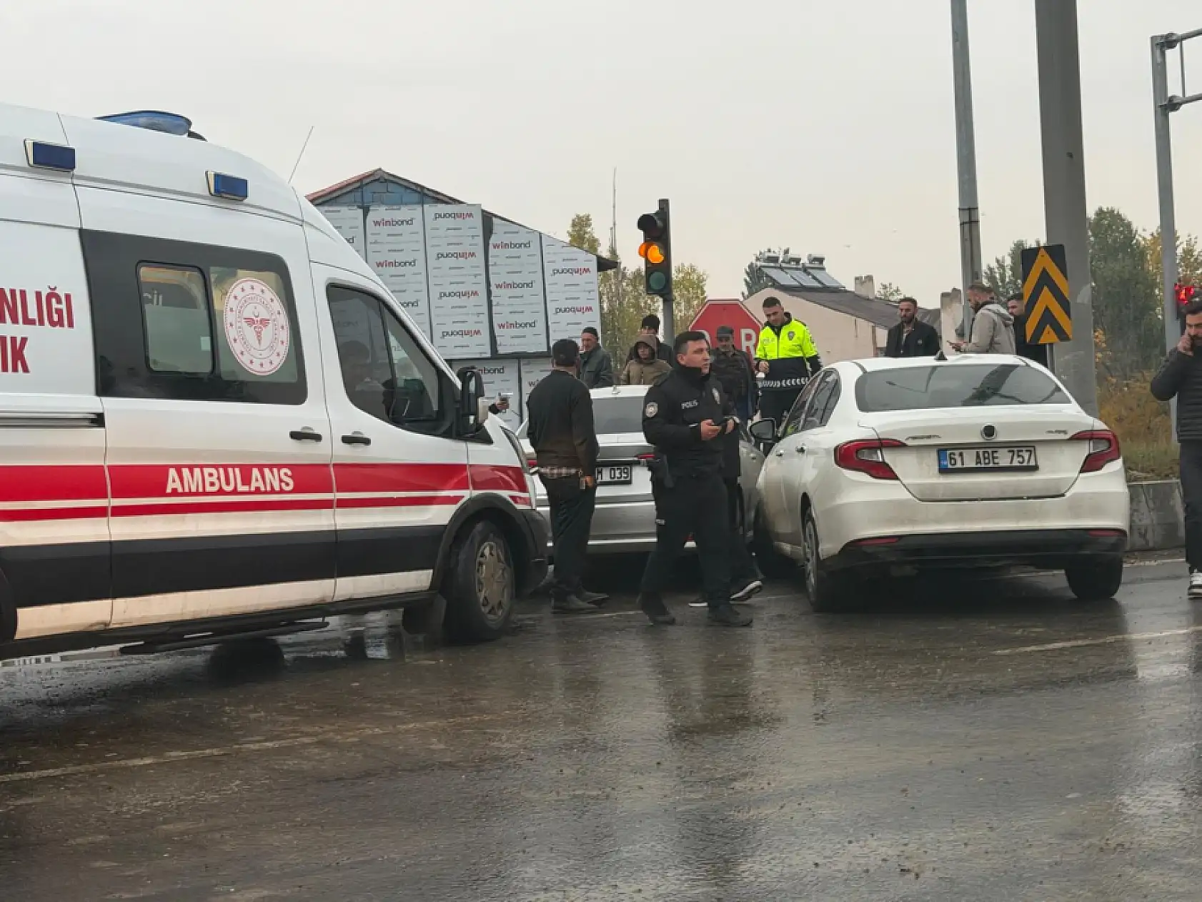 Ağrı'da köprü çıkışında feci kaza! 3 yaralı