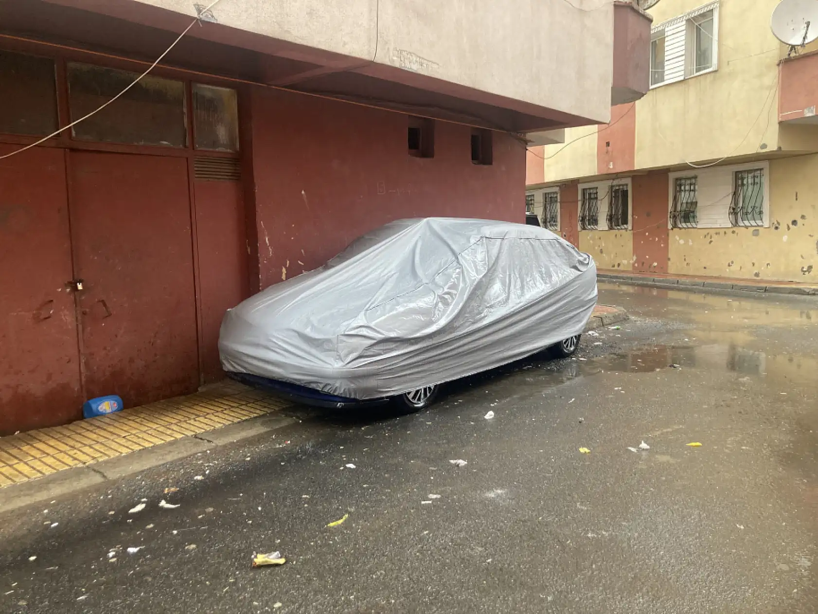 Ağrı'da sağanak hayatı zorlaştırdı: Cadde ve sokaklar gölete döndü