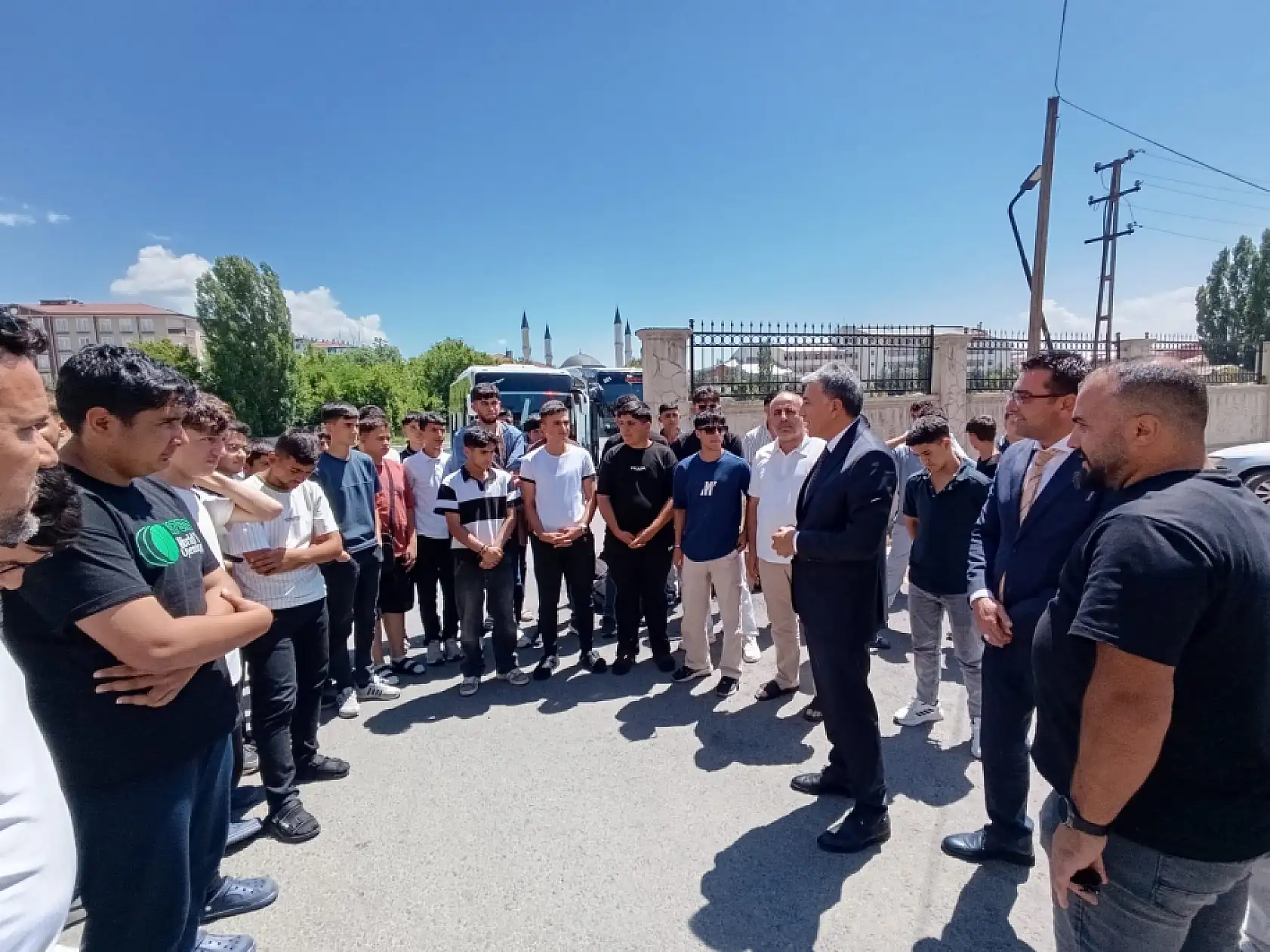 Ağrı'da tarihi yolculuğun ilk kafilesi döndü: 320 öğrenci unutulmaz anılarla kente ulaştı