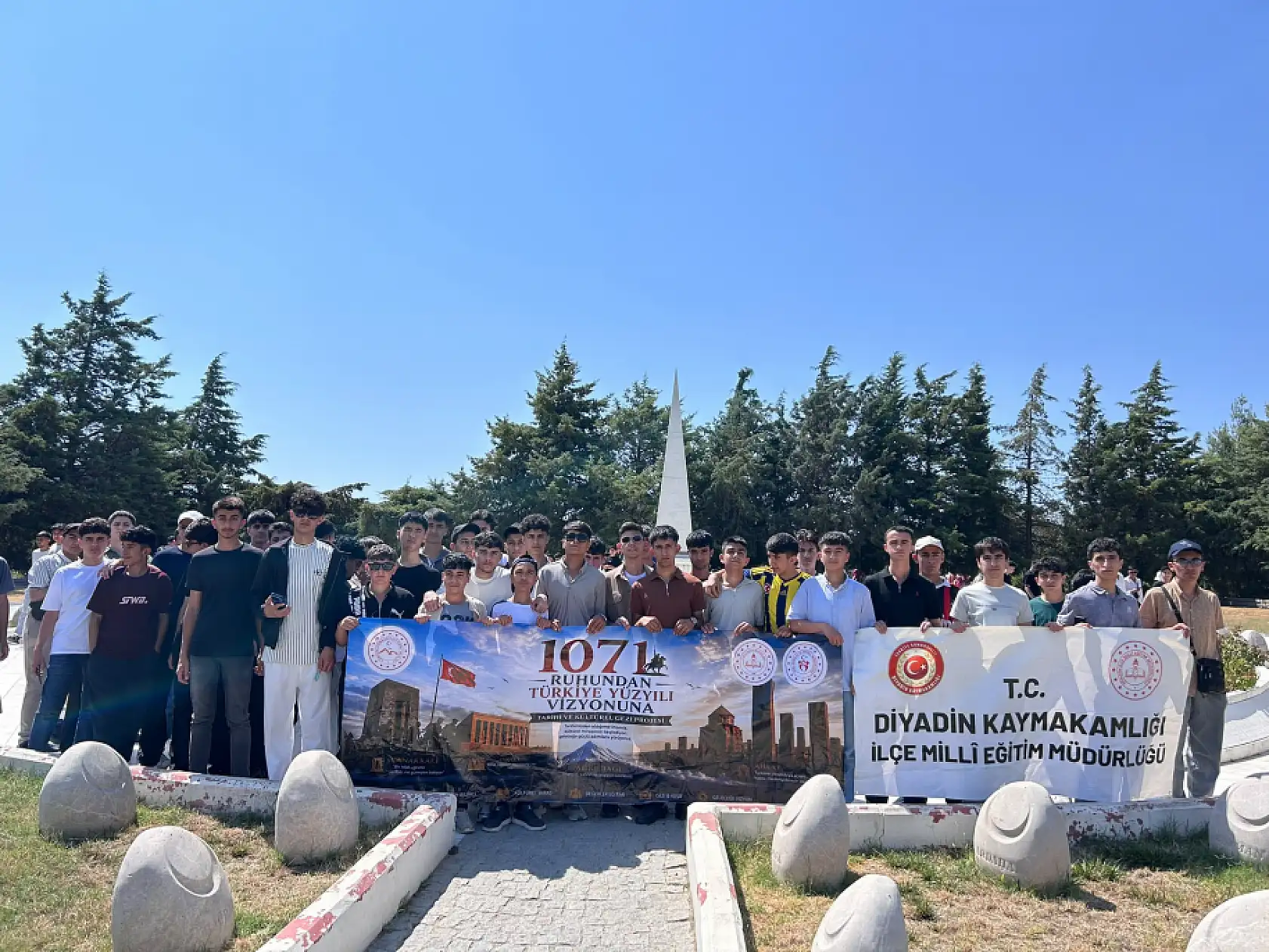 Ağrı'da tarihi yolculuğun ilk kafilesi döndü: 320 öğrenci unutulmaz anılarla kente ulaştı