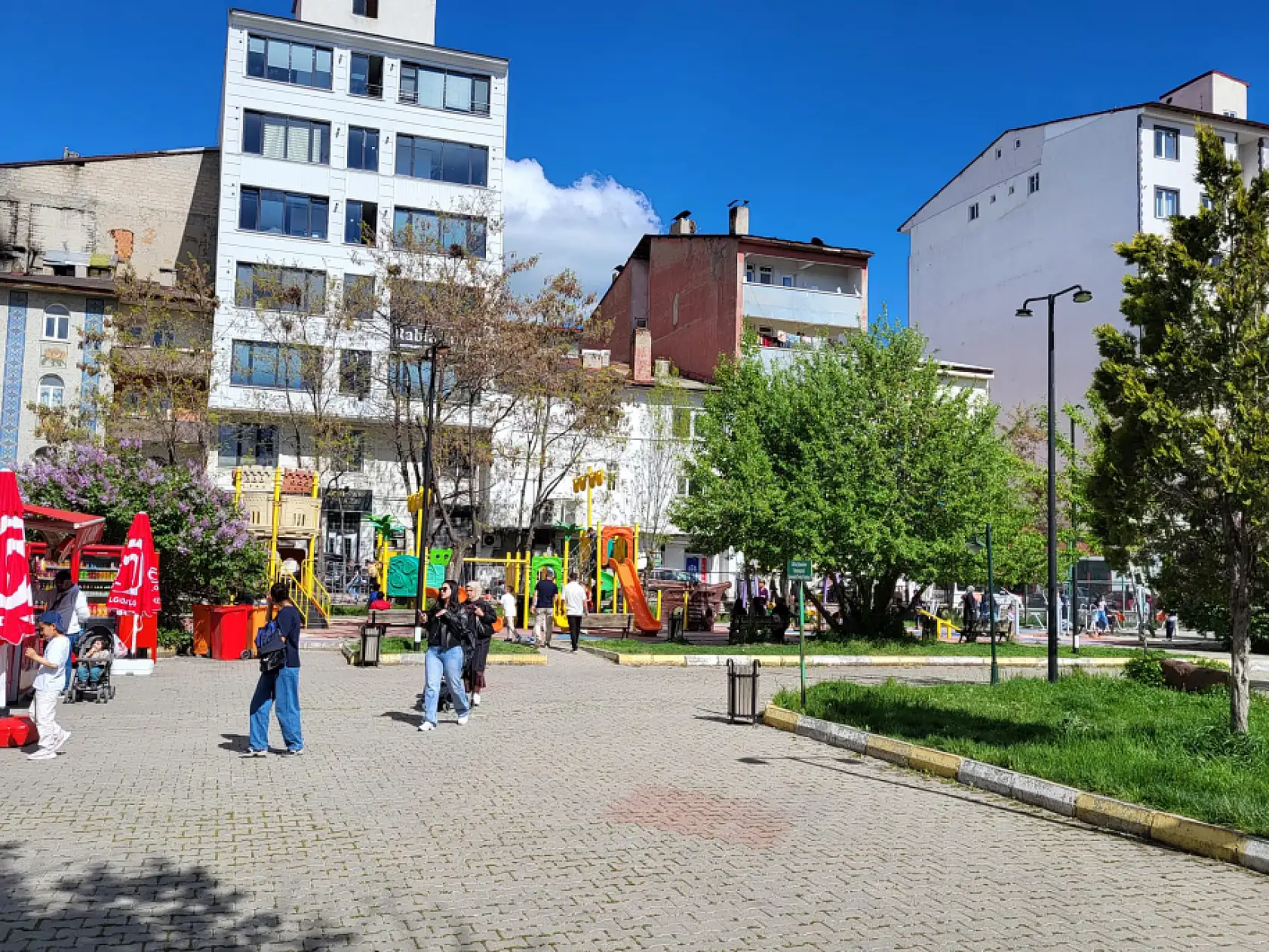 Ağrı'nın kalbinde yeşil kaçış noktası: 100. Yıl Parkı dolup taşıyor