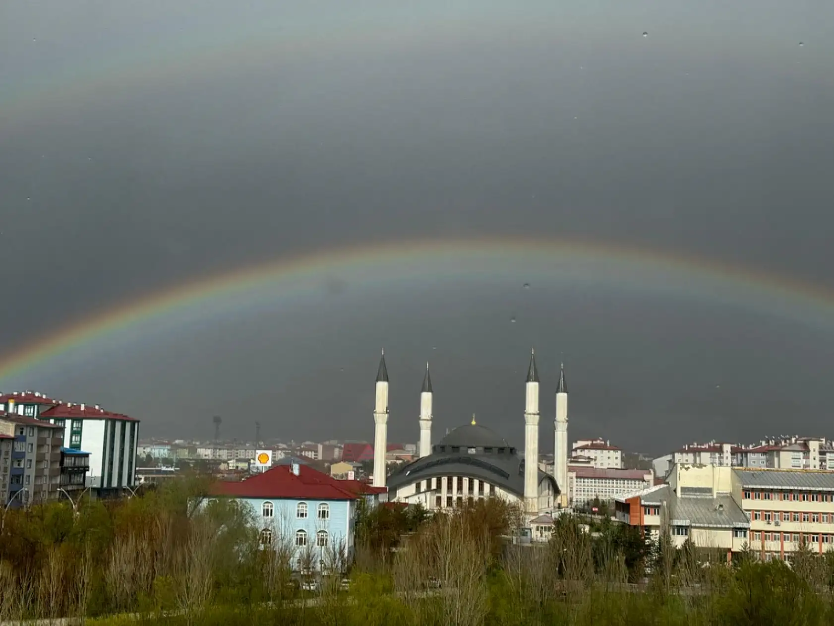 Ağrı semalarında oluşan çift gökkuşağı görenleri büyüledi
