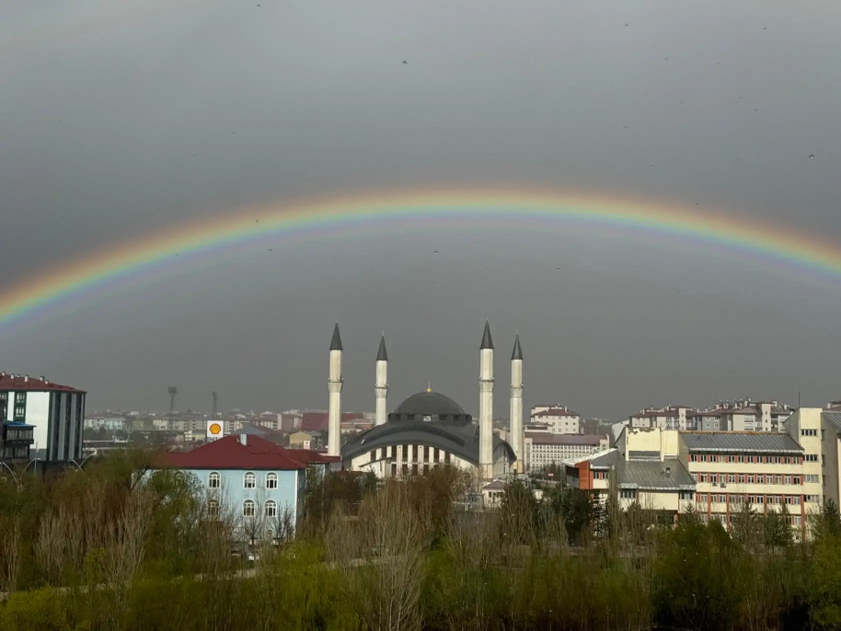 Ağrı semalarında oluşan çift gökkuşağı görenleri büyüledi