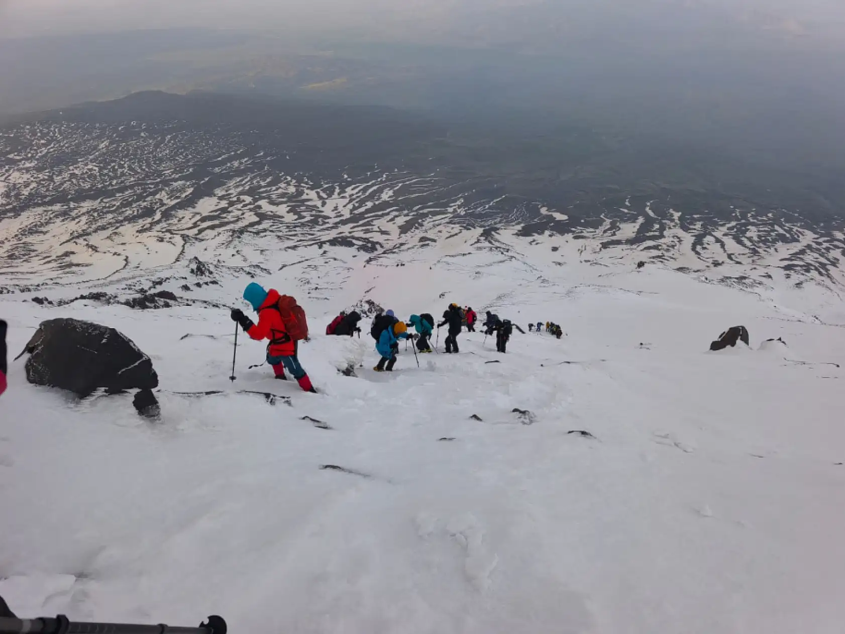 Ağrı Dağı'nda yazın ortasında kışla mücadele ettiler