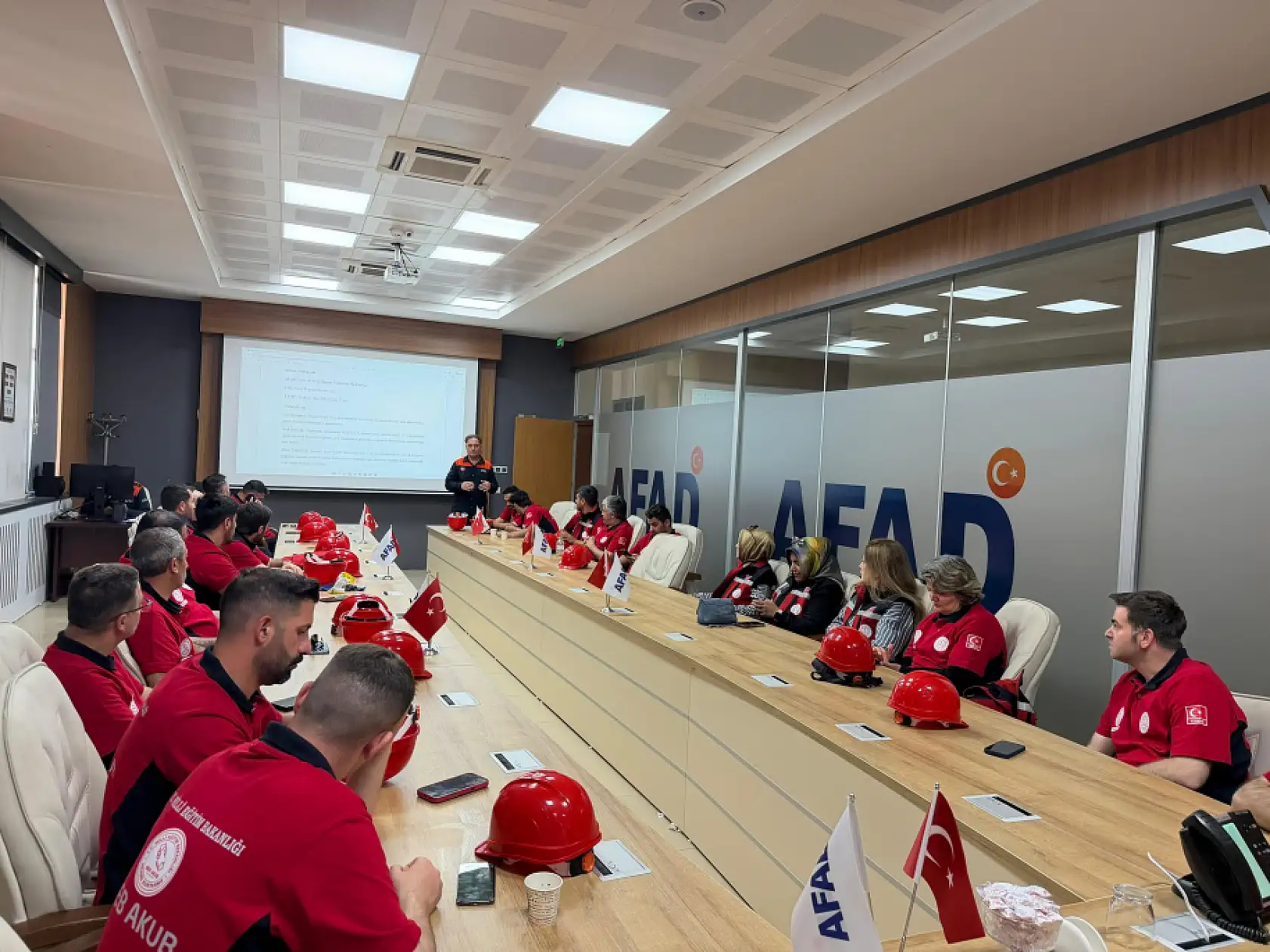 Ağrı'da MEB AKUB Ekiplerine Barınma Alanı Akreditasyon eğitimi tamamlandı