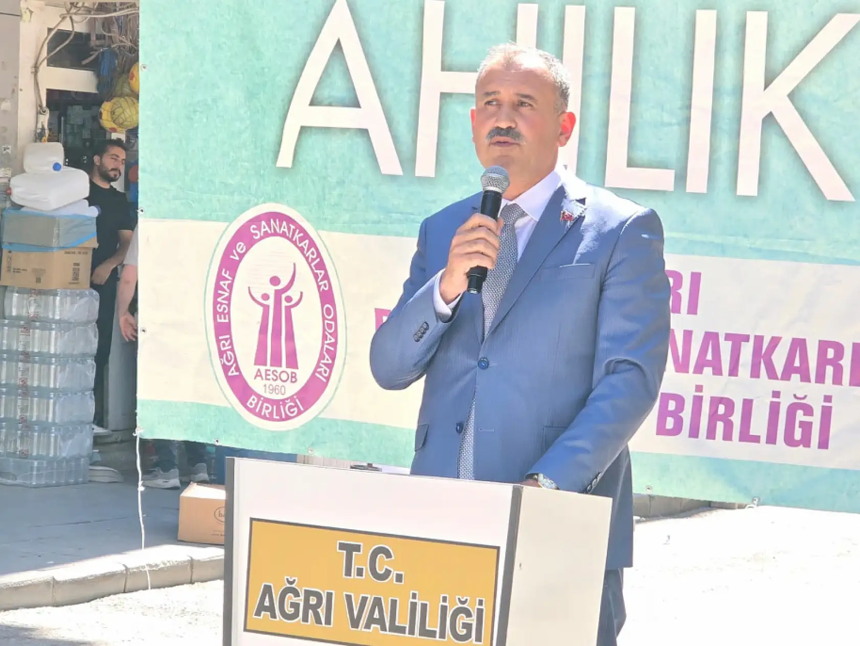 Ahilik geleneği Ağrı'da sokağa taşındı! Esnaf ve vatandaş aynı sofrada buluştu