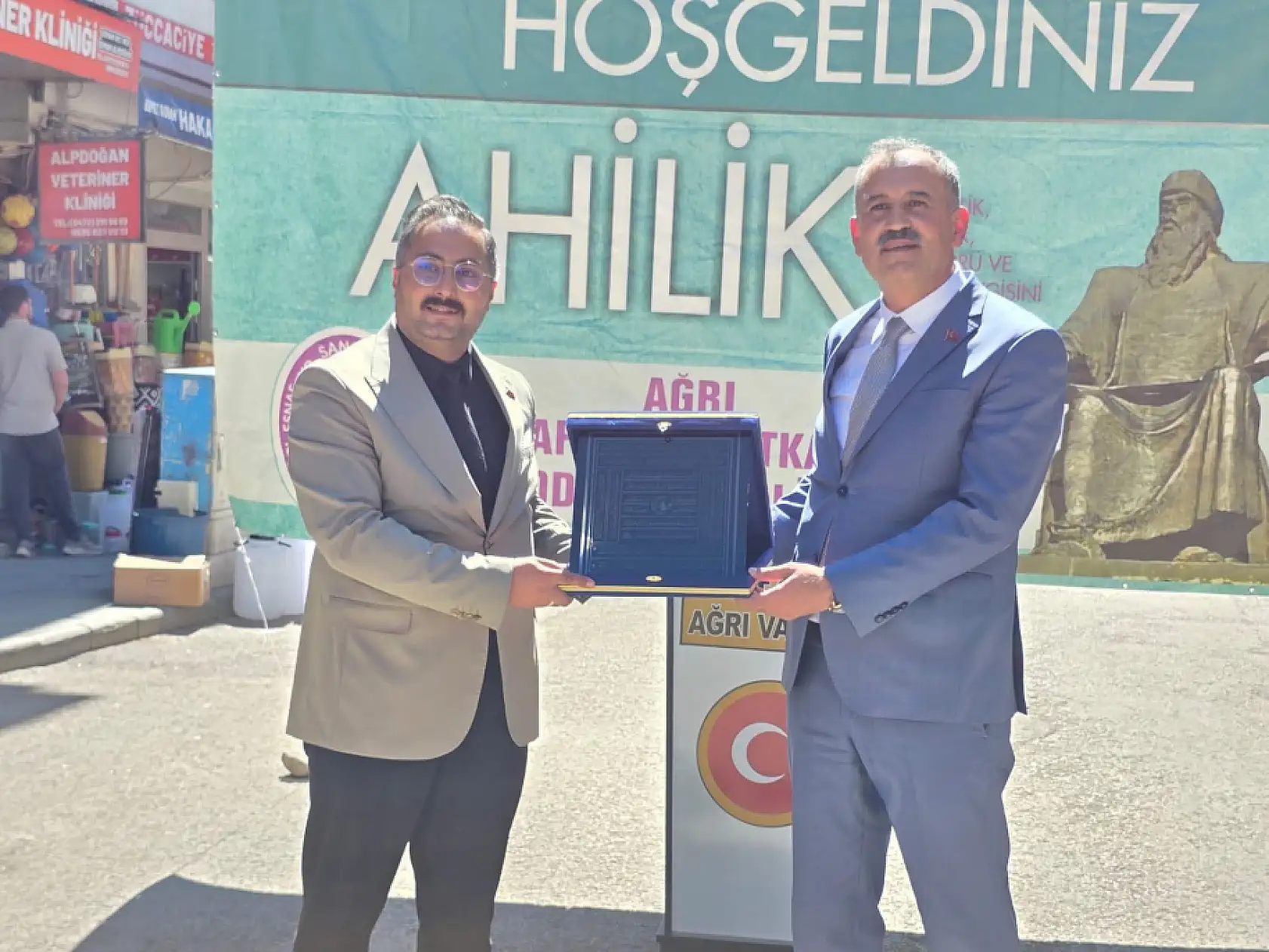 Ahilik geleneği Ağrı'da sokağa taşındı! Esnaf ve vatandaş aynı sofrada buluştu