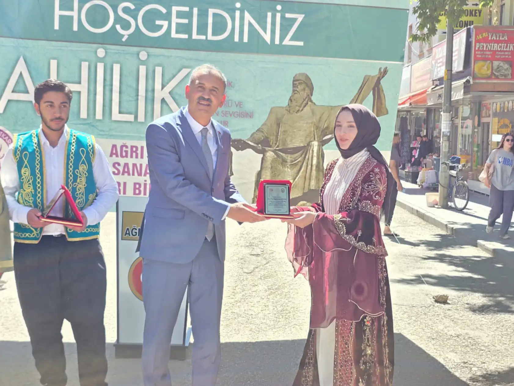 Ahilik geleneği Ağrı'da sokağa taşındı! Esnaf ve vatandaş aynı sofrada buluştu