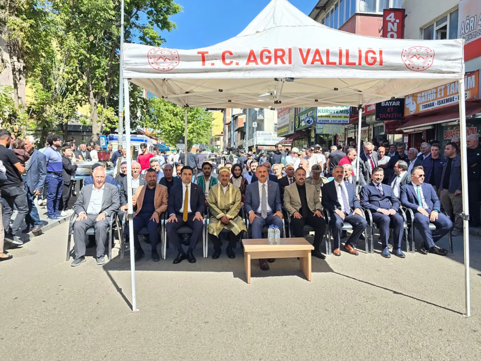 Ahilik geleneği Ağrı'da sokağa taşındı! Esnaf ve vatandaş aynı sofrada buluştu