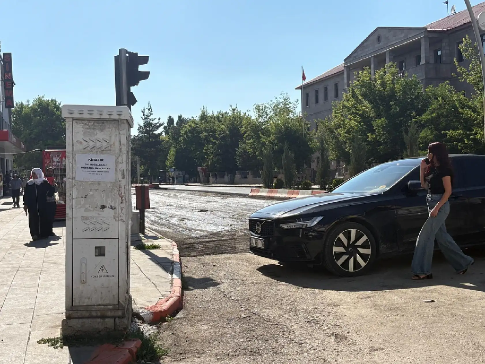 Ağrı'da trafik keşmekeşi! Asfalt çalışması kenti kilitledi