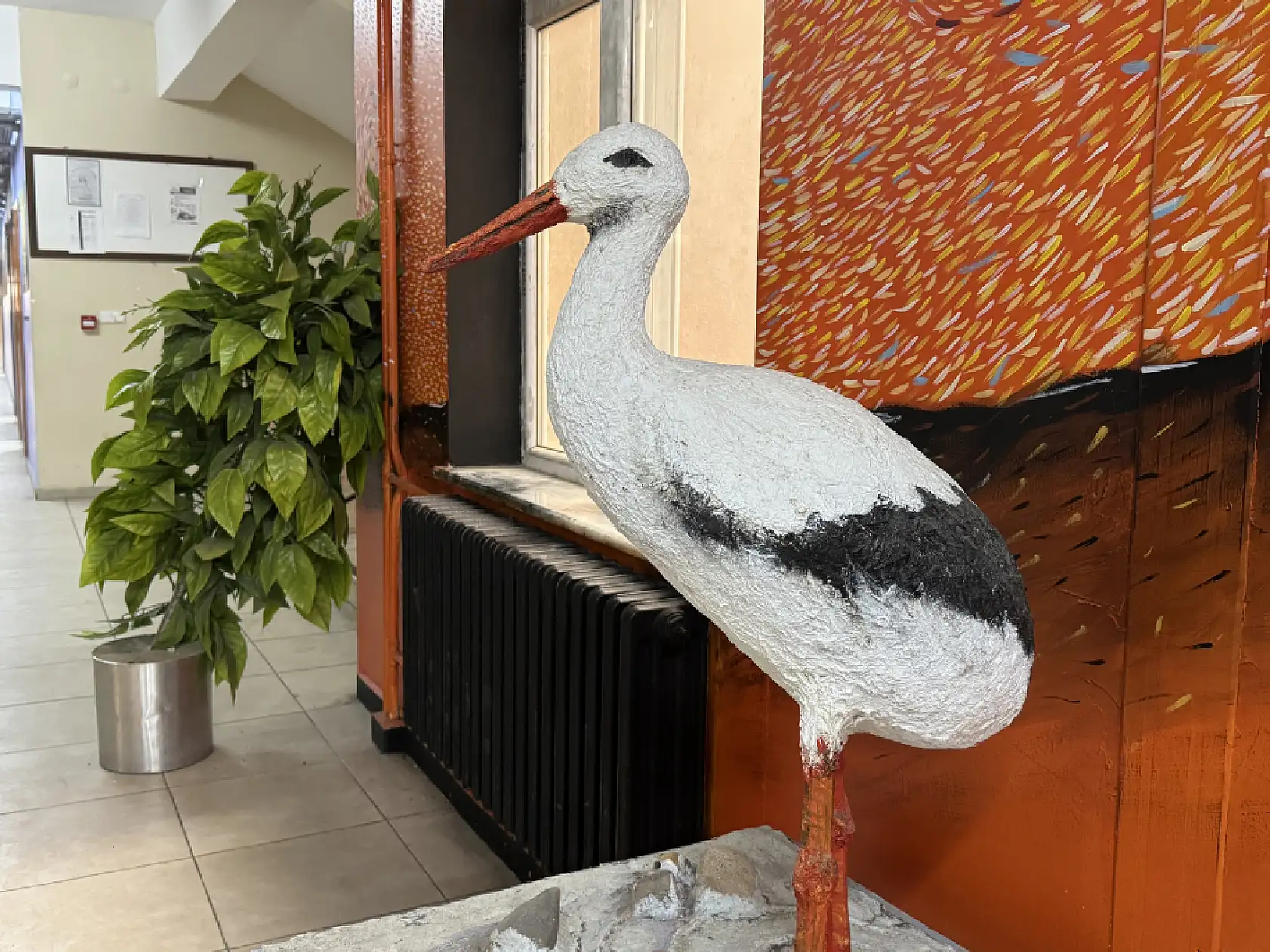 Ağrı'da sanat galerisine dönüşen lise koridorları geri dönüşümle parlıyor