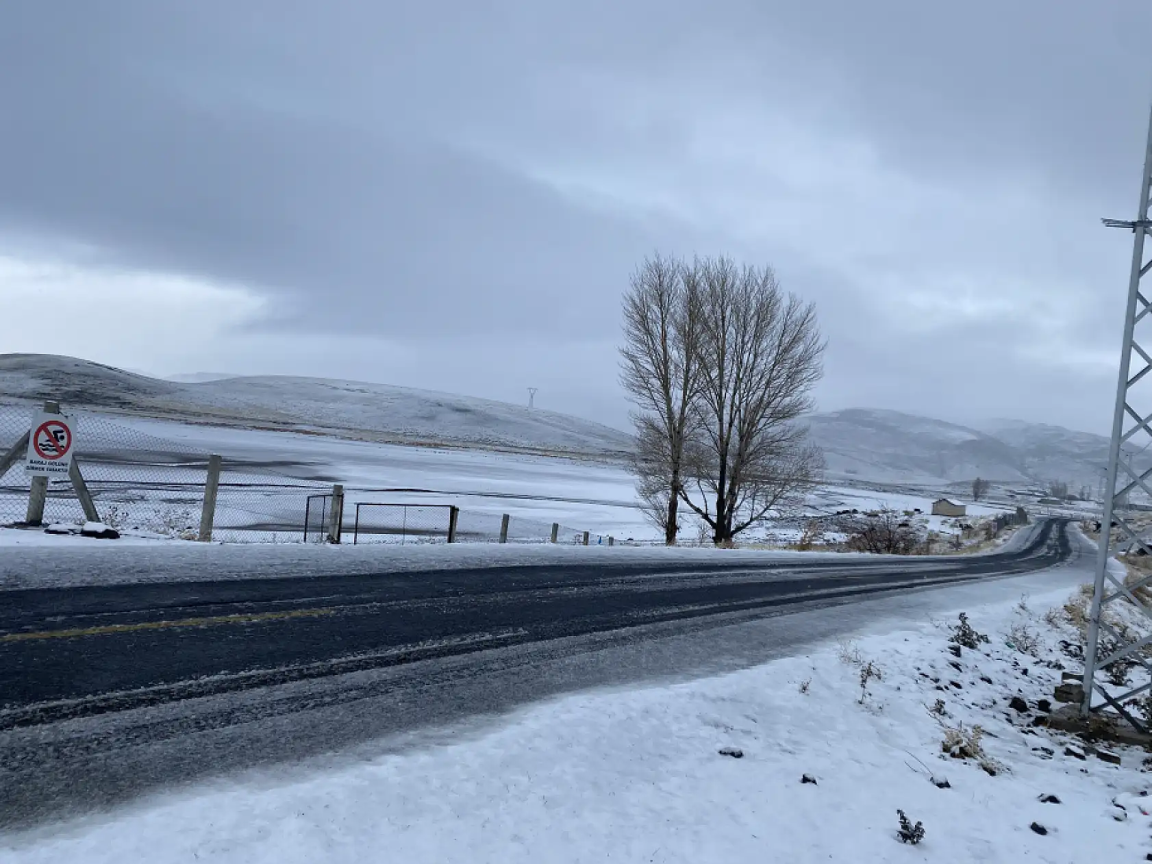 Yükseklerden merkeze inen kar Patnos'u beyazladı