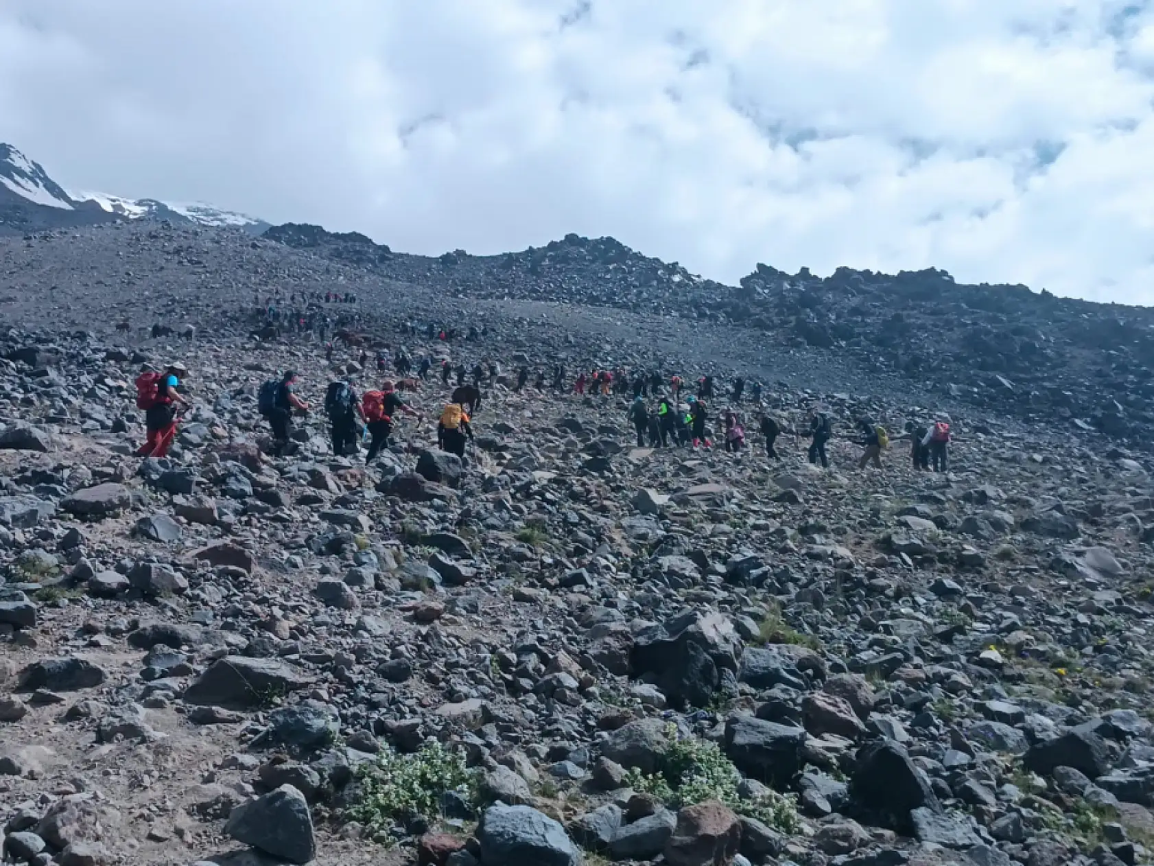 Ağrı Dağı panayır alanına döndü, kamp merkezleri caddeyi andırıyor