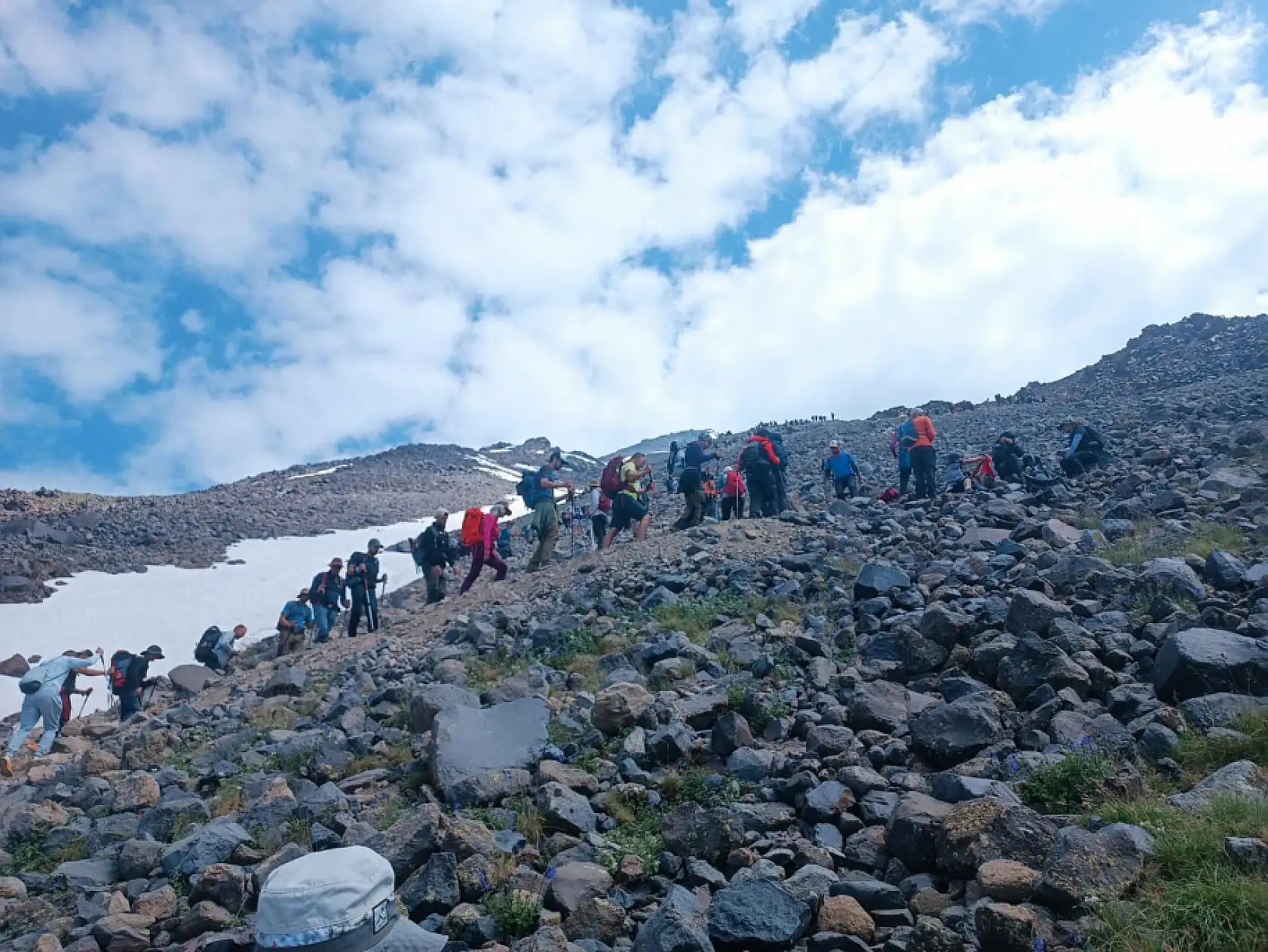 Ağrı Dağı panayır alanına döndü, kamp merkezleri caddeyi andırıyor