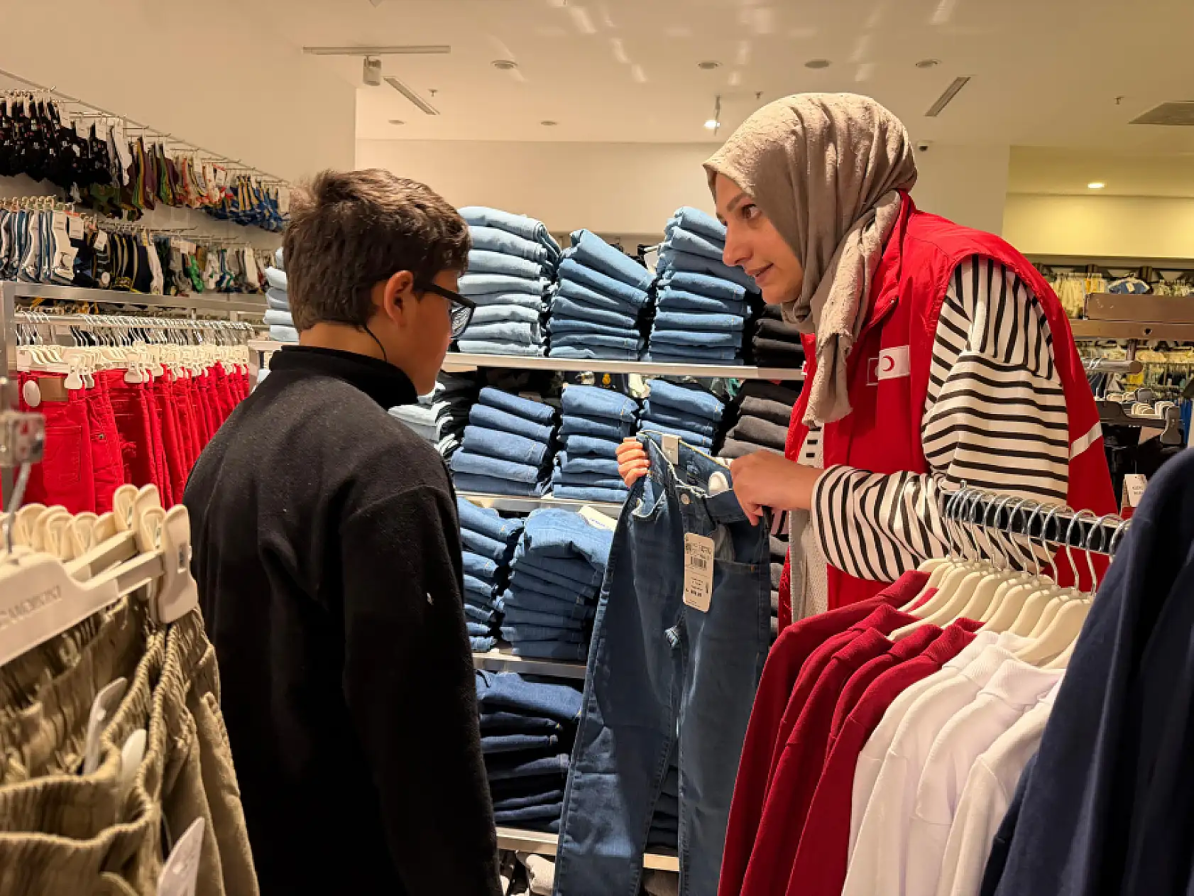 Türk Kızılayı çocukların bayram hayalini gerçekleştirdi