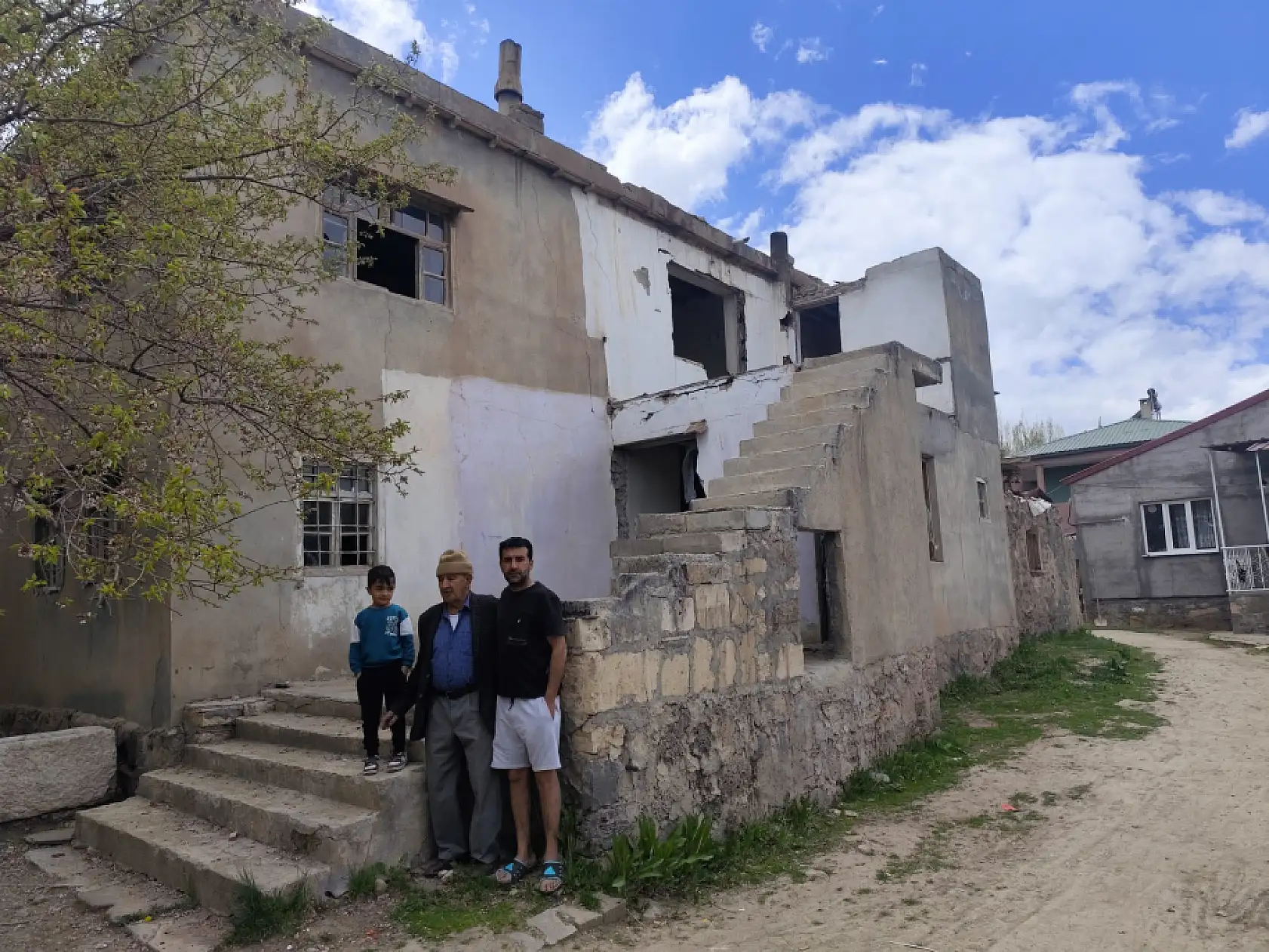 Doğubayazıt'ta 110 yıllık Baba Eren Köşkü zamana yenildi