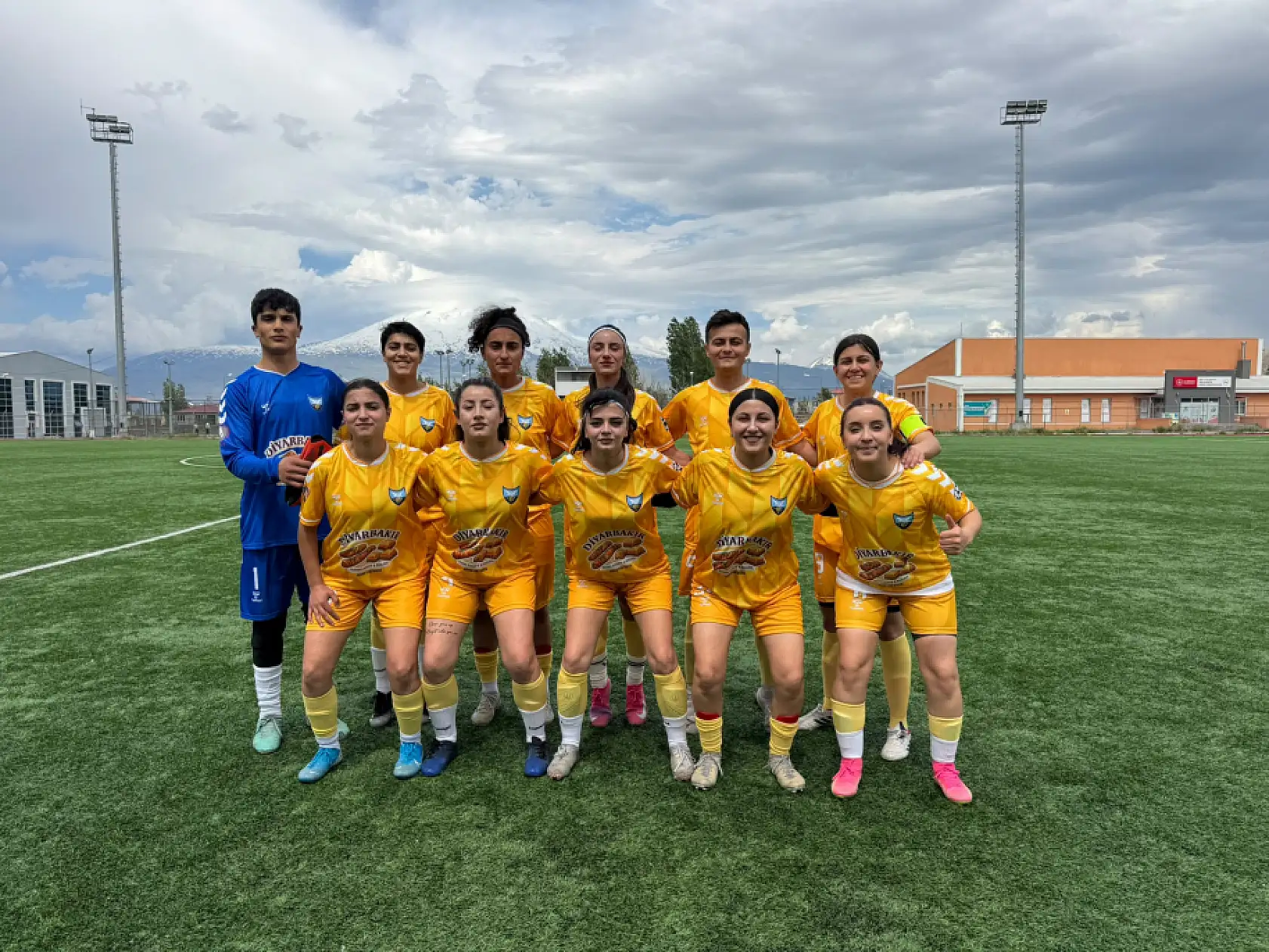 Doğubayazıt'ın Kelebekleri rakibine gol yağdırdı