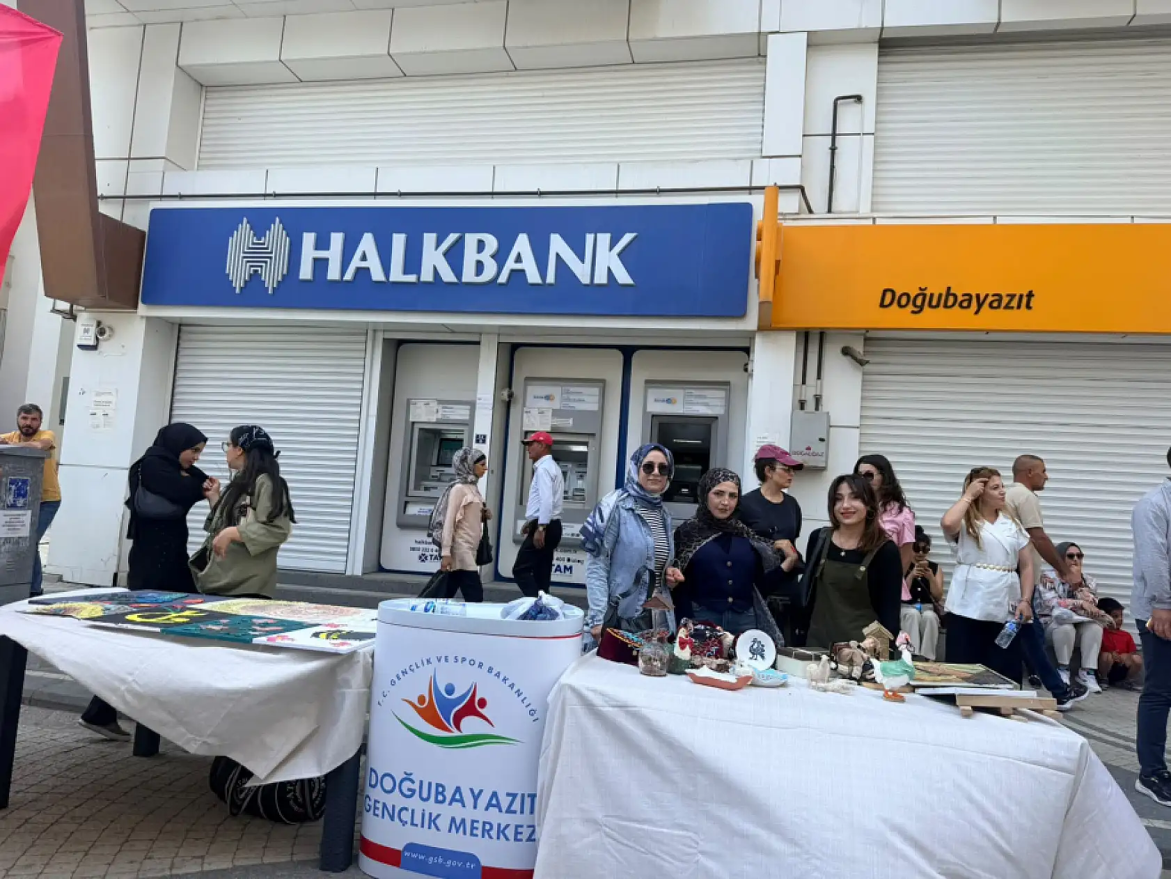 Doğubayazıt'ta İnegöl Caddesi spor ve festival alanına dönüştü