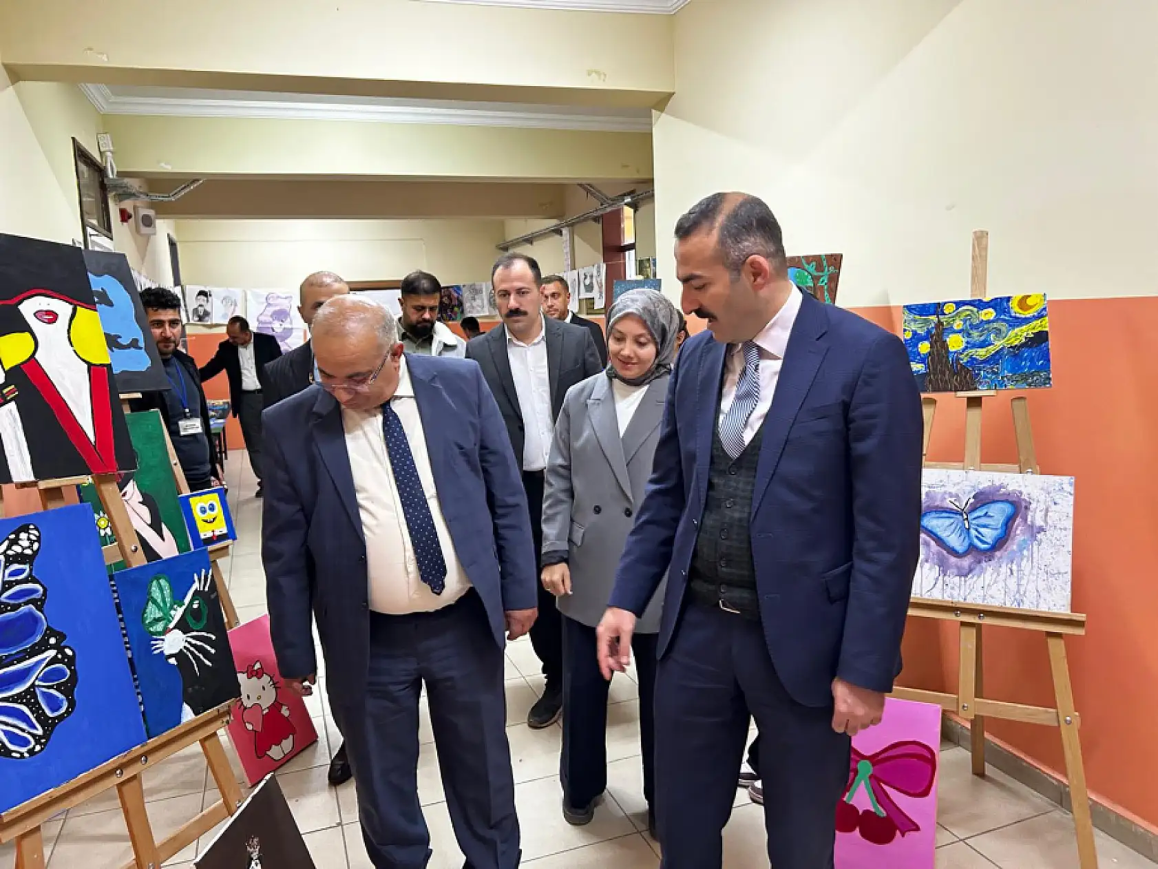 Doğubayazıt'ta öğrencilerin yıl sonu sergileri yoğun ilgi gördü