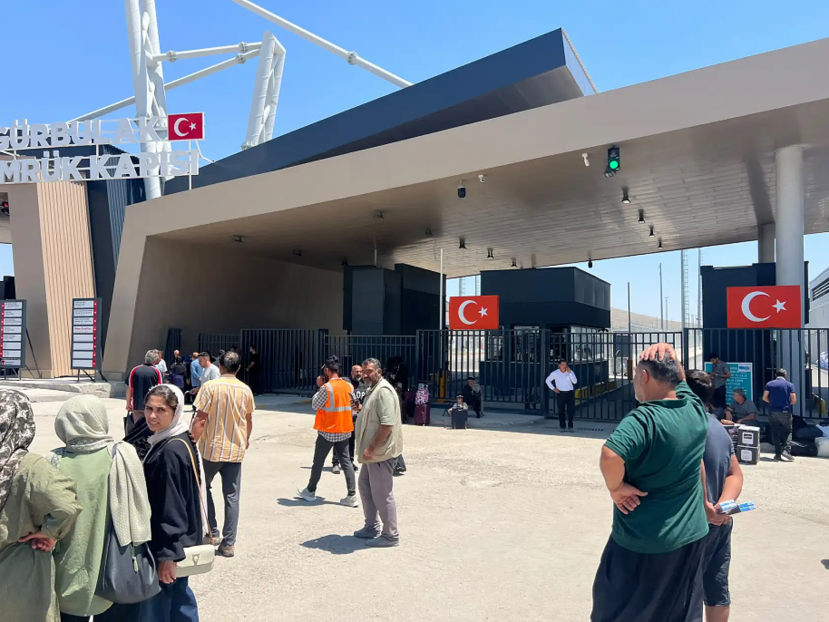 Gürbulak'ta savaşa rağmen  hareketlilik sürüyor