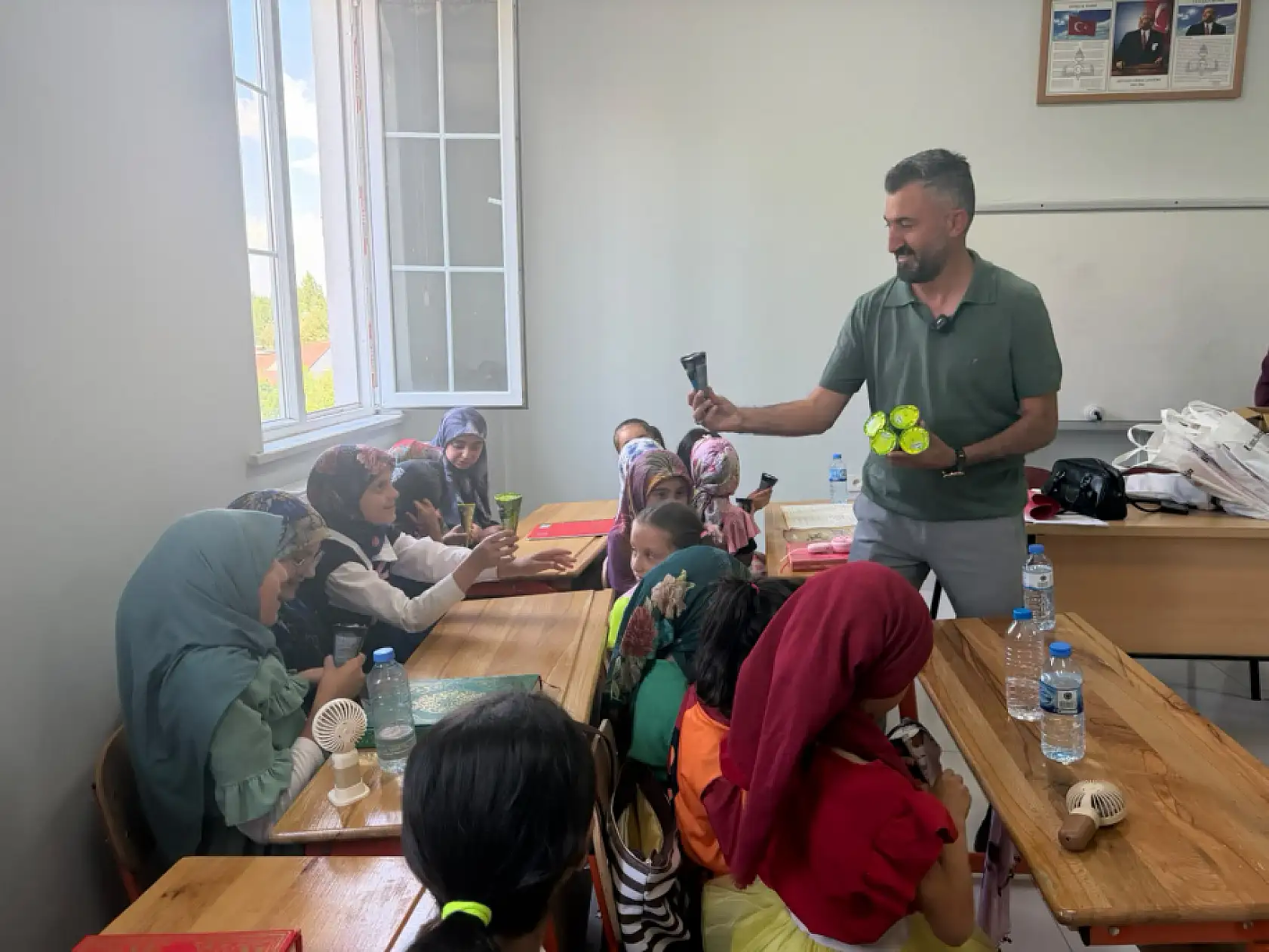 Bir öğrencinin mesajı yetti, İlhami Yıldız soluğu okulda aldı