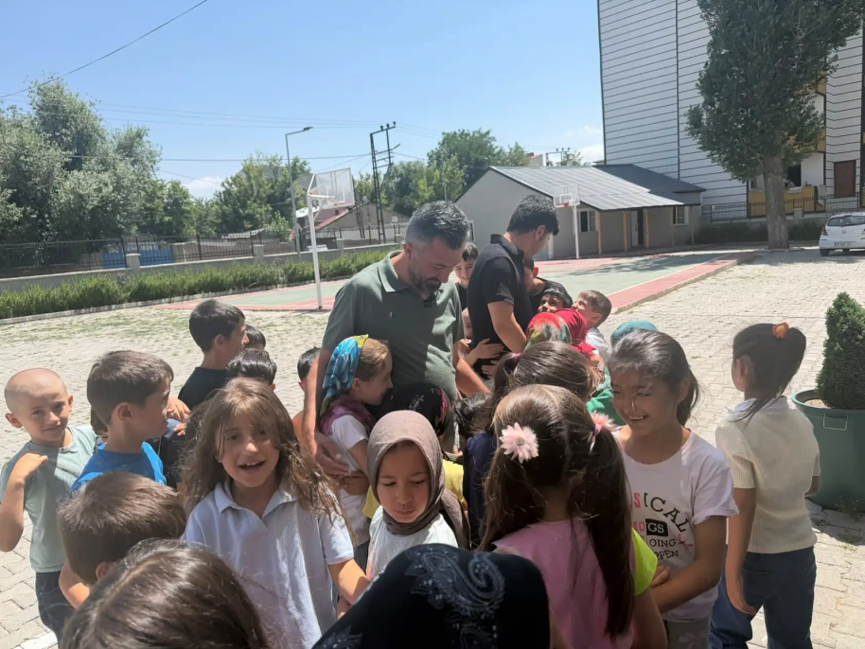 Bir öğrencinin mesajı yetti, İlhami Yıldız soluğu okulda aldı