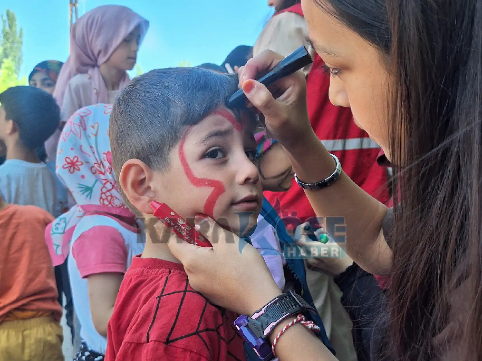 Küçük kalpler Kızılay ile renkleniyor