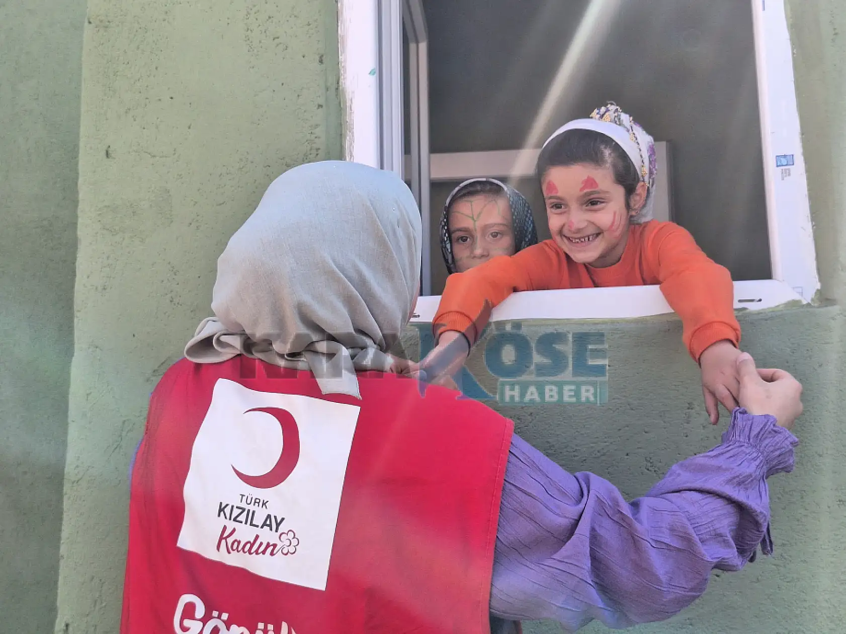 Küçük kalpler Kızılay ile renkleniyor