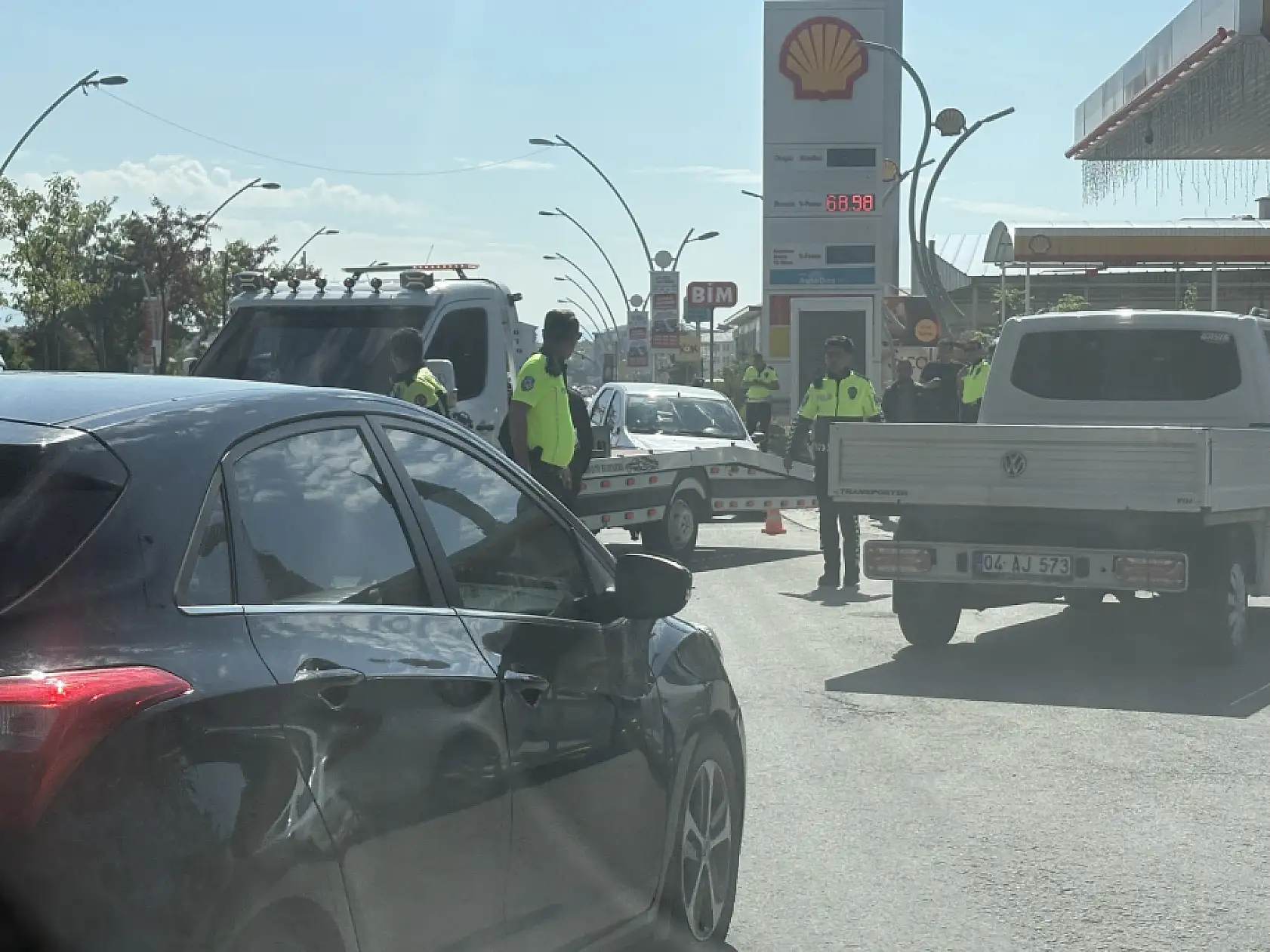 Ağrı'nın en işlek caddesinde kaza sonrası trafik felç oldu