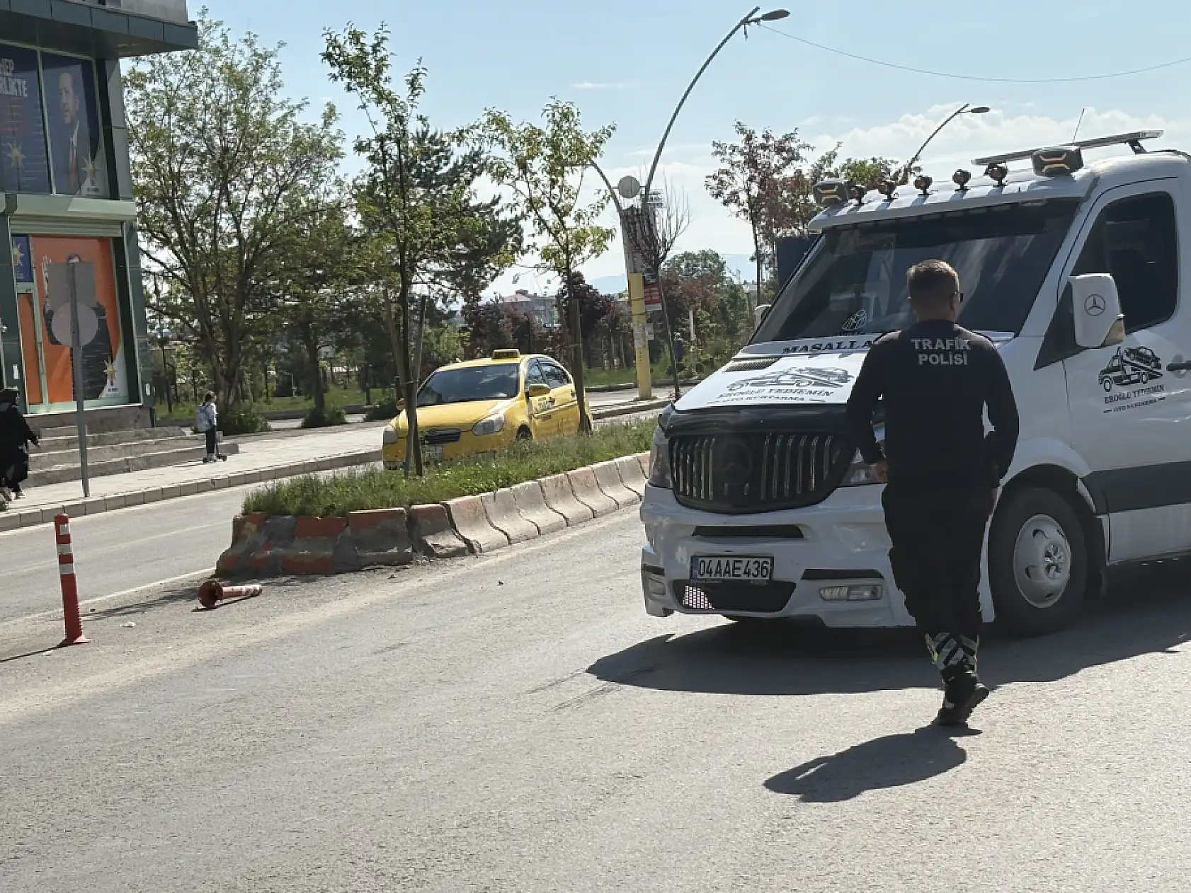 Ağrı'nın en işlek caddesinde kaza sonrası trafik felç oldu