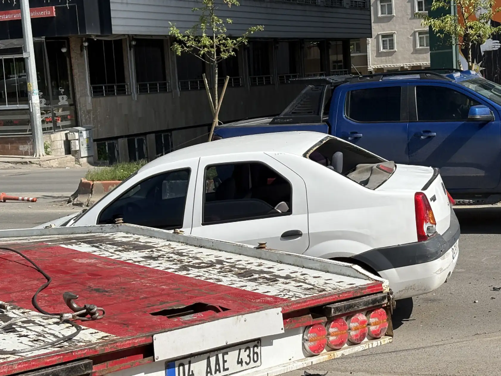 Ağrı'nın en işlek caddesinde kaza sonrası trafik felç oldu