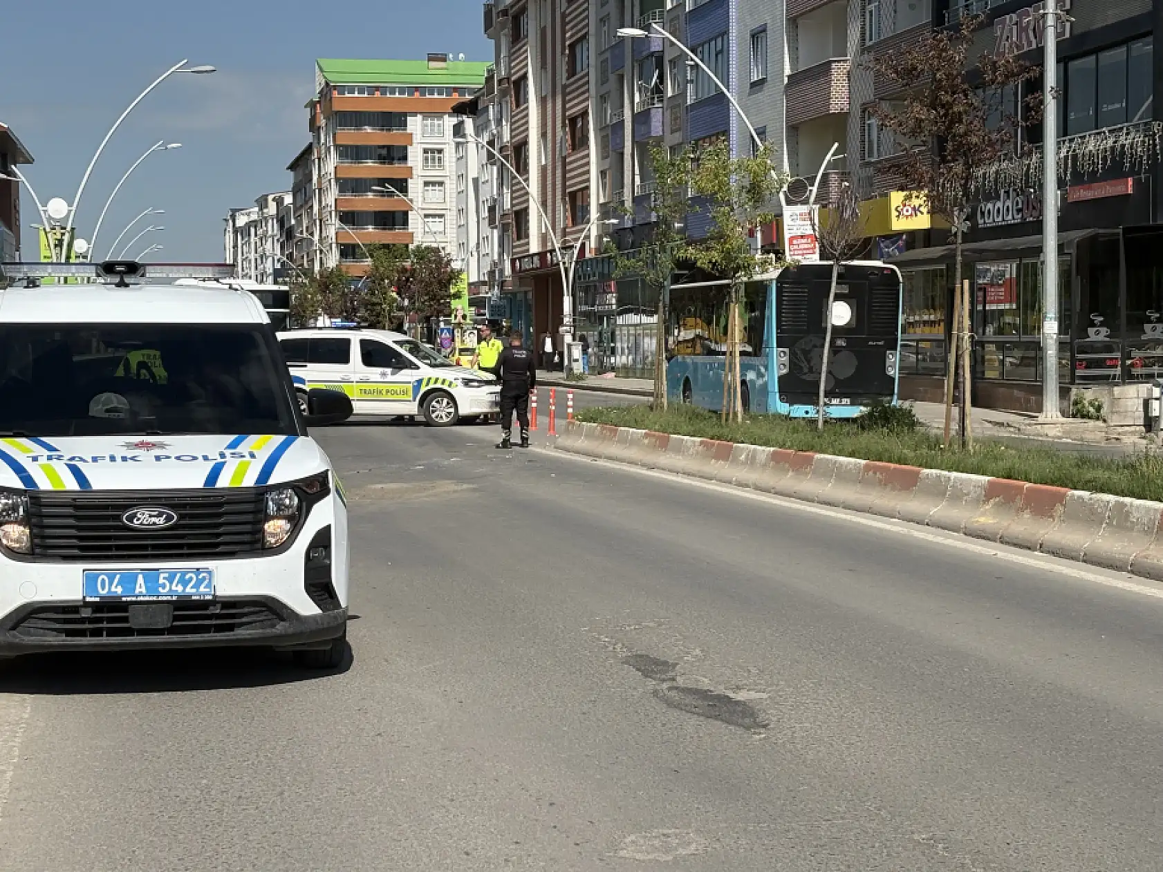 Ağrı'nın en işlek caddesinde kaza sonrası trafik felç oldu
